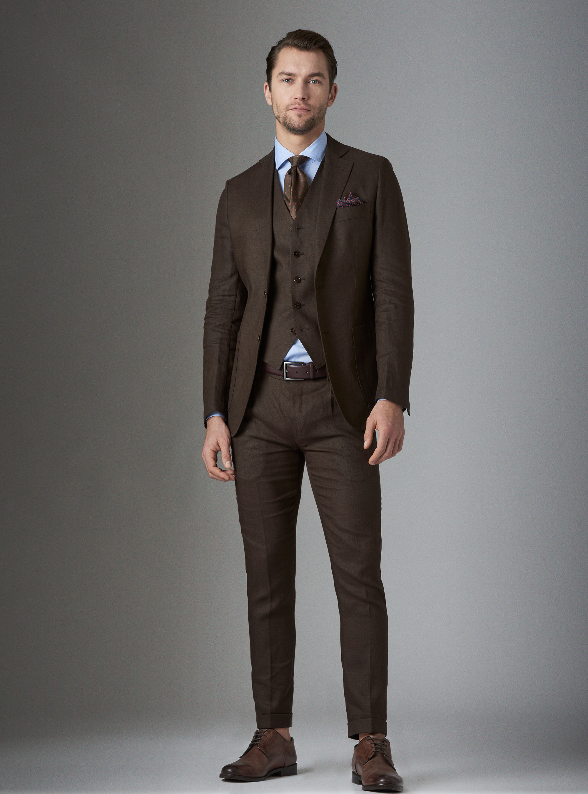 Abito marrone in lino