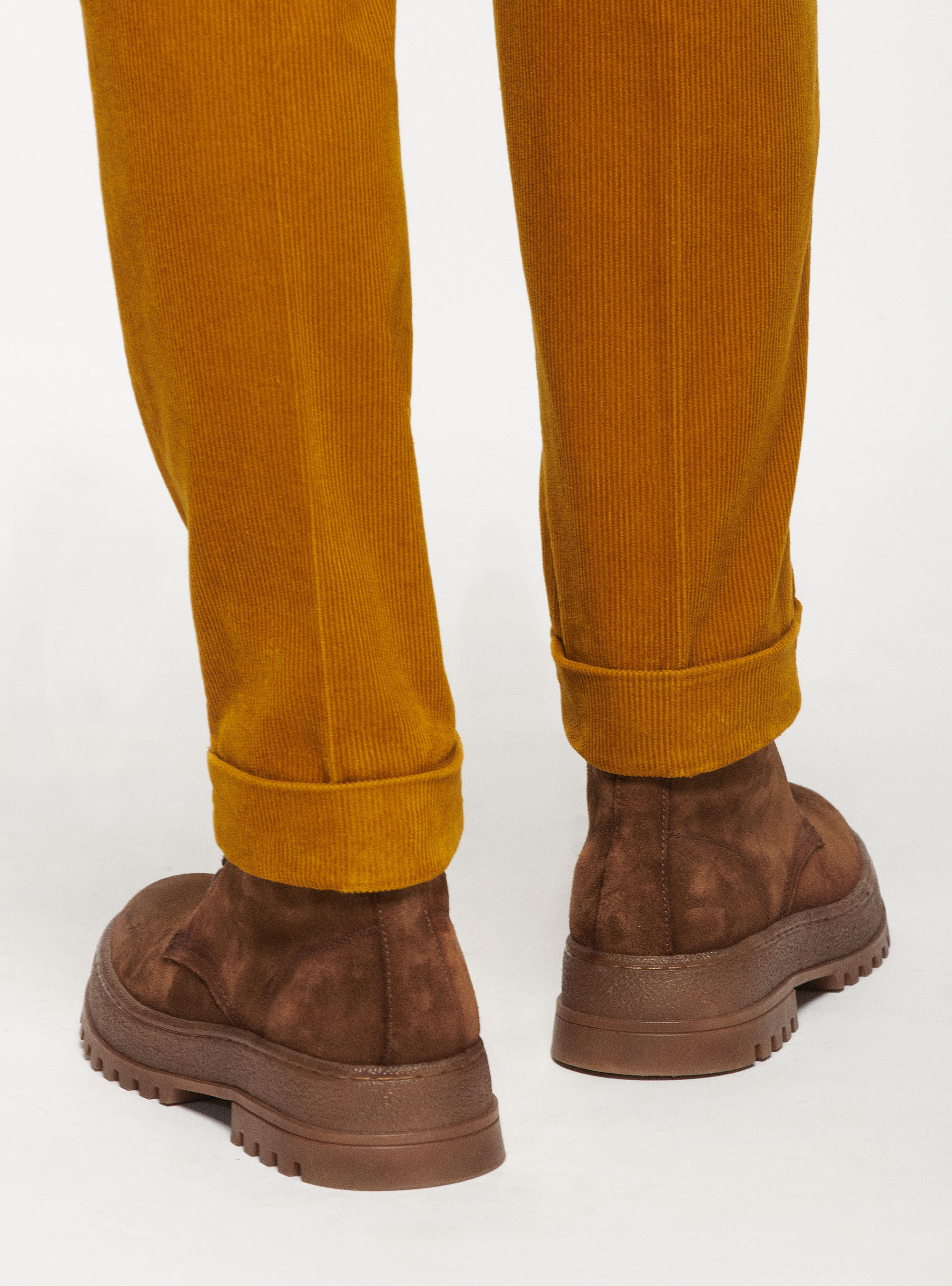 Velvet trousers with pleats