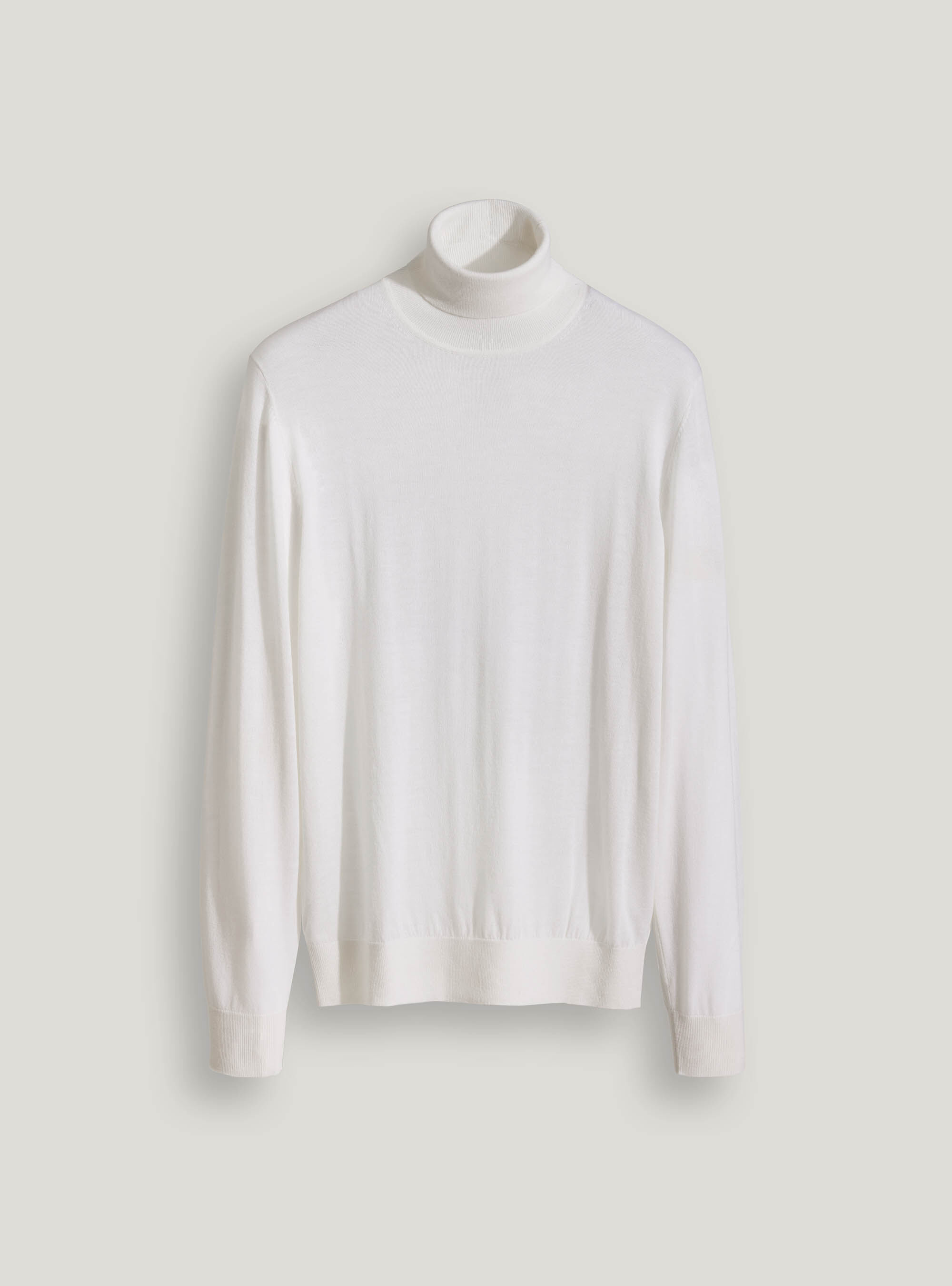 Plain store white turtleneck