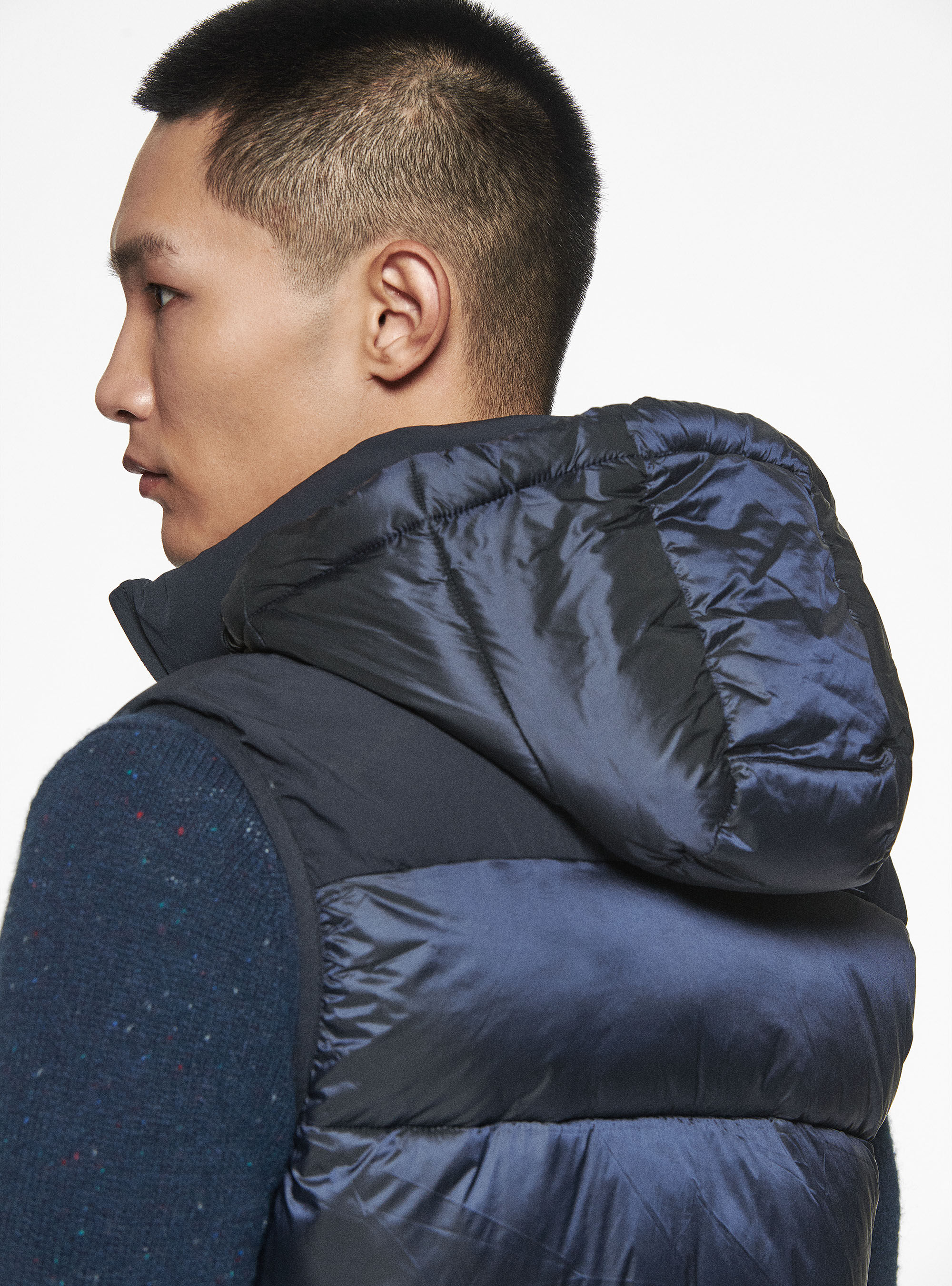 Sleeveless jacket with hood top