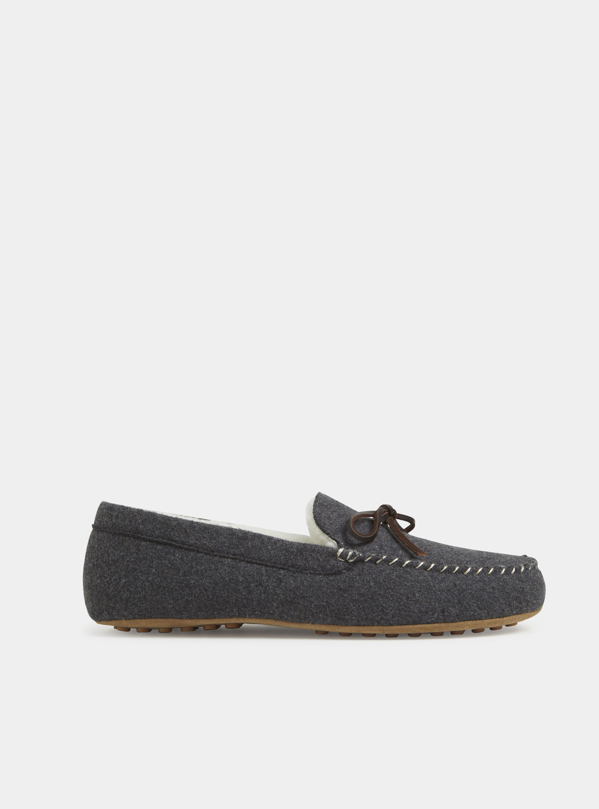 Plain slippers outlet