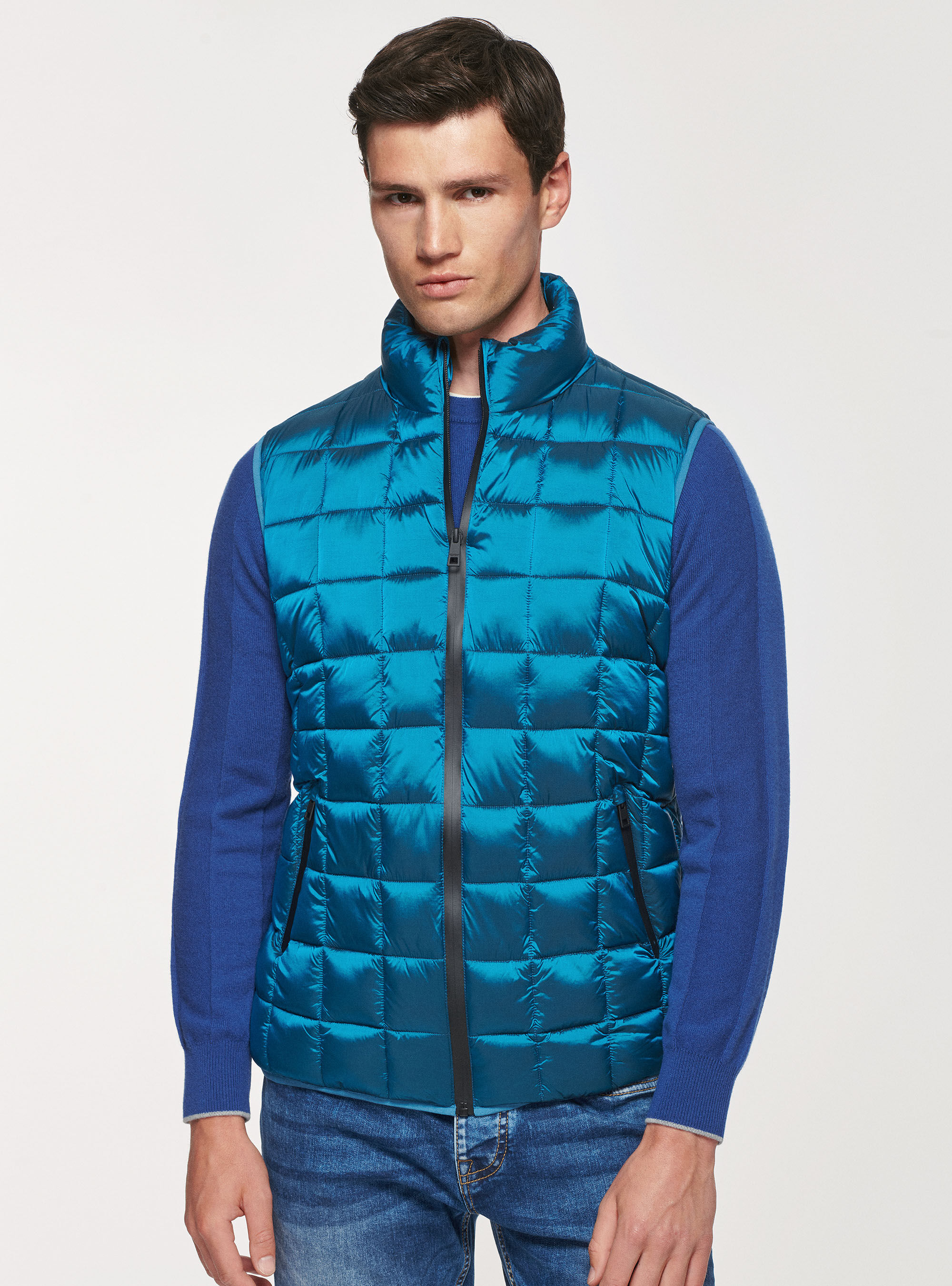 Quilted sleeve with recycled padding, PETROL