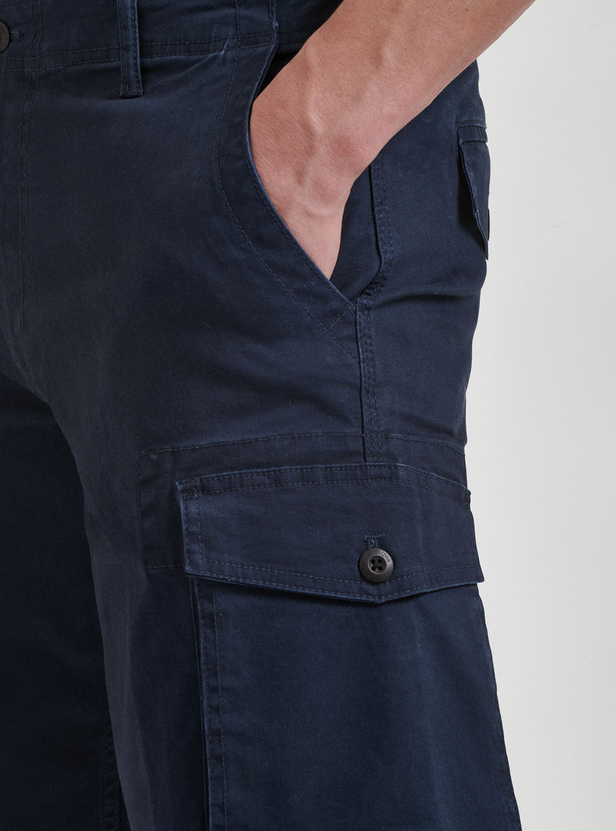 Bermuda con tasconi laterali a cargo, BLU NAVY