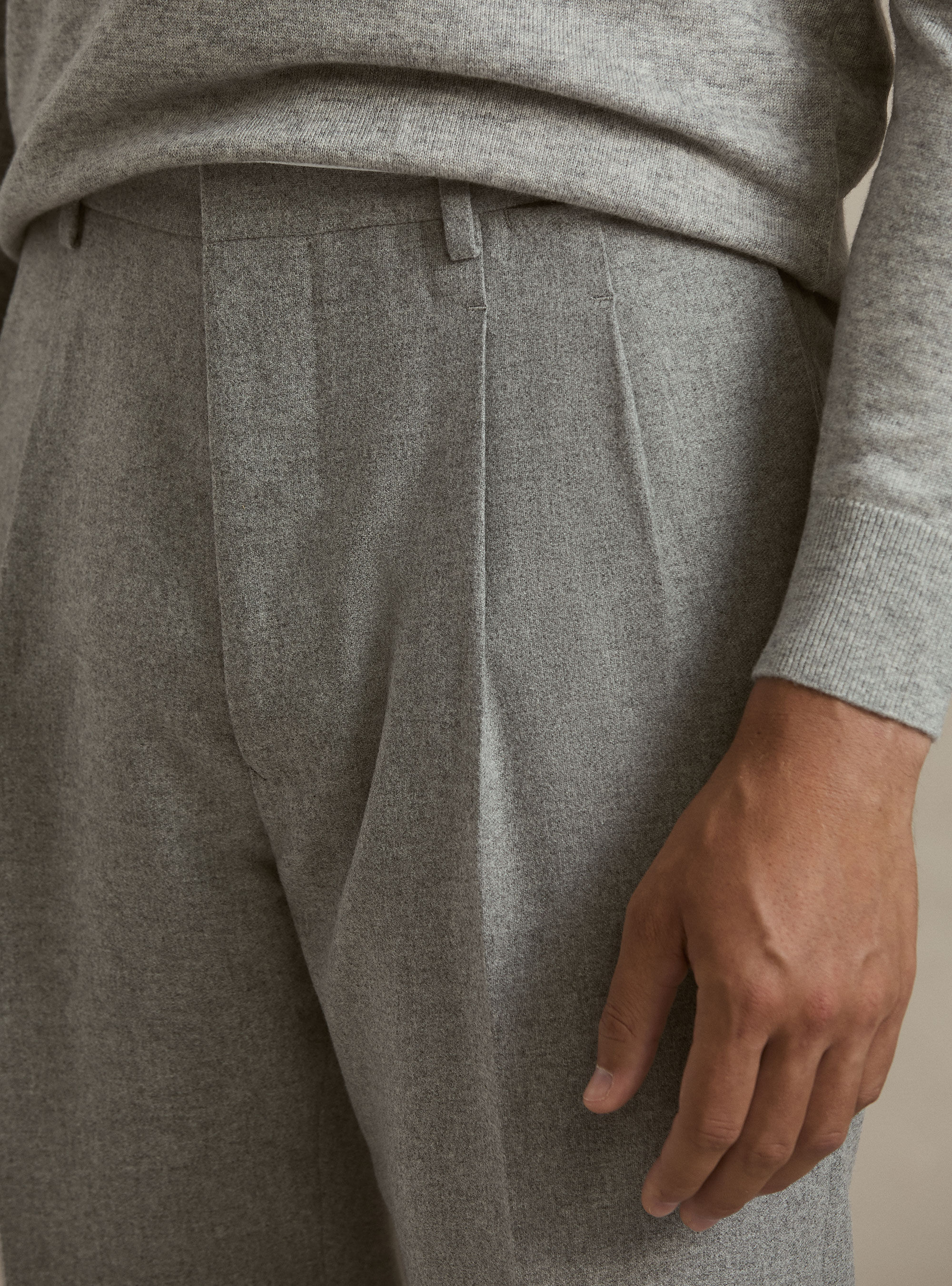 Lightweight wool blend pleated trousers, GREY