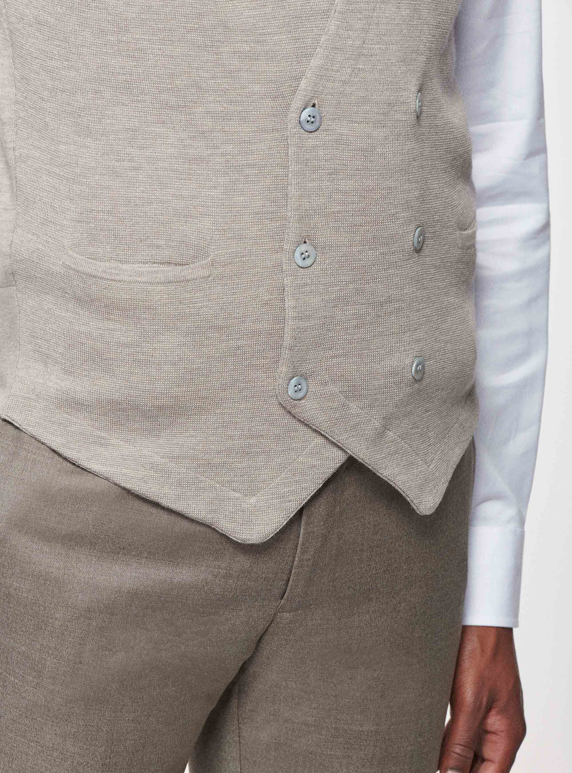 Grey Lander Sleeveless Cardigan – Easy Clothes North America