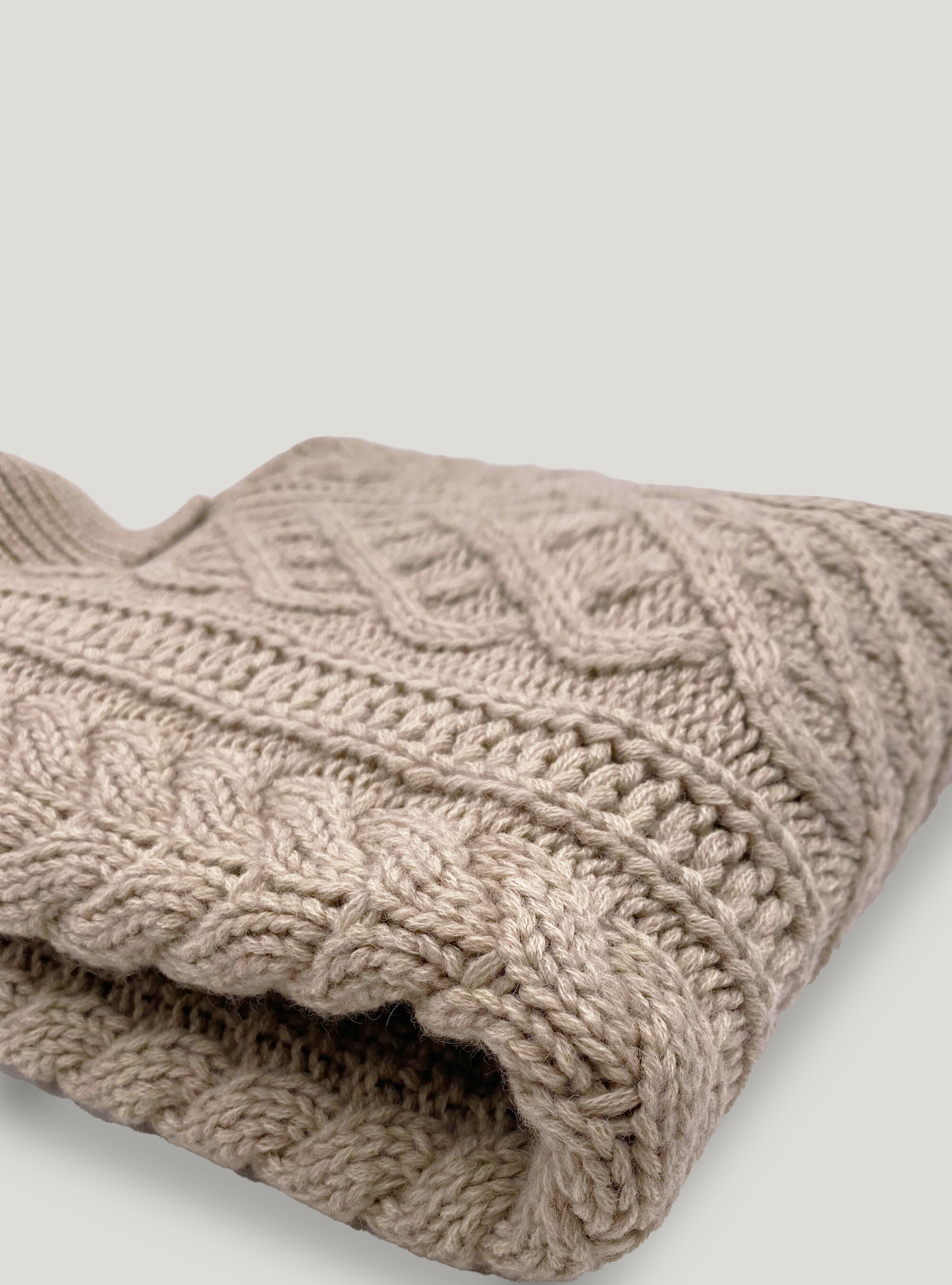 Pullover collo alto a trecce wool blend, CRUDO
