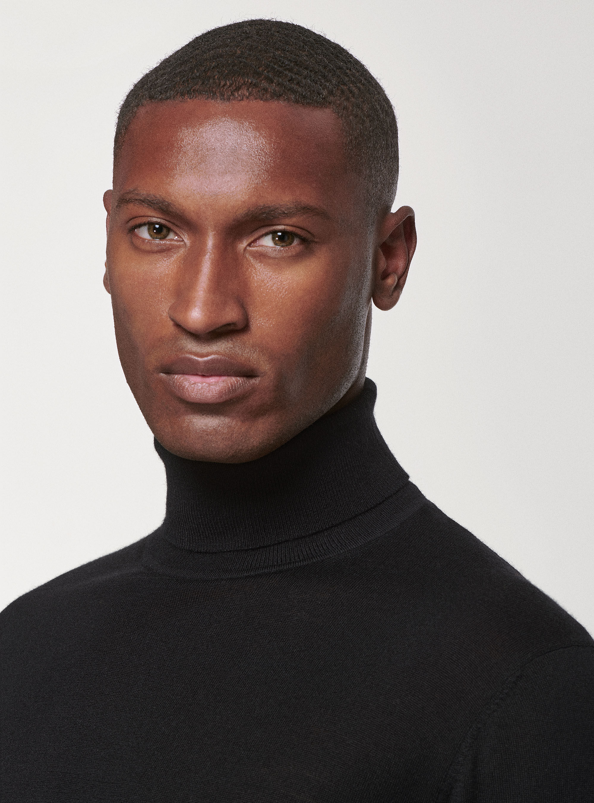Turtleneck in pure merino wool GutteridgeEU Men s Sweaters