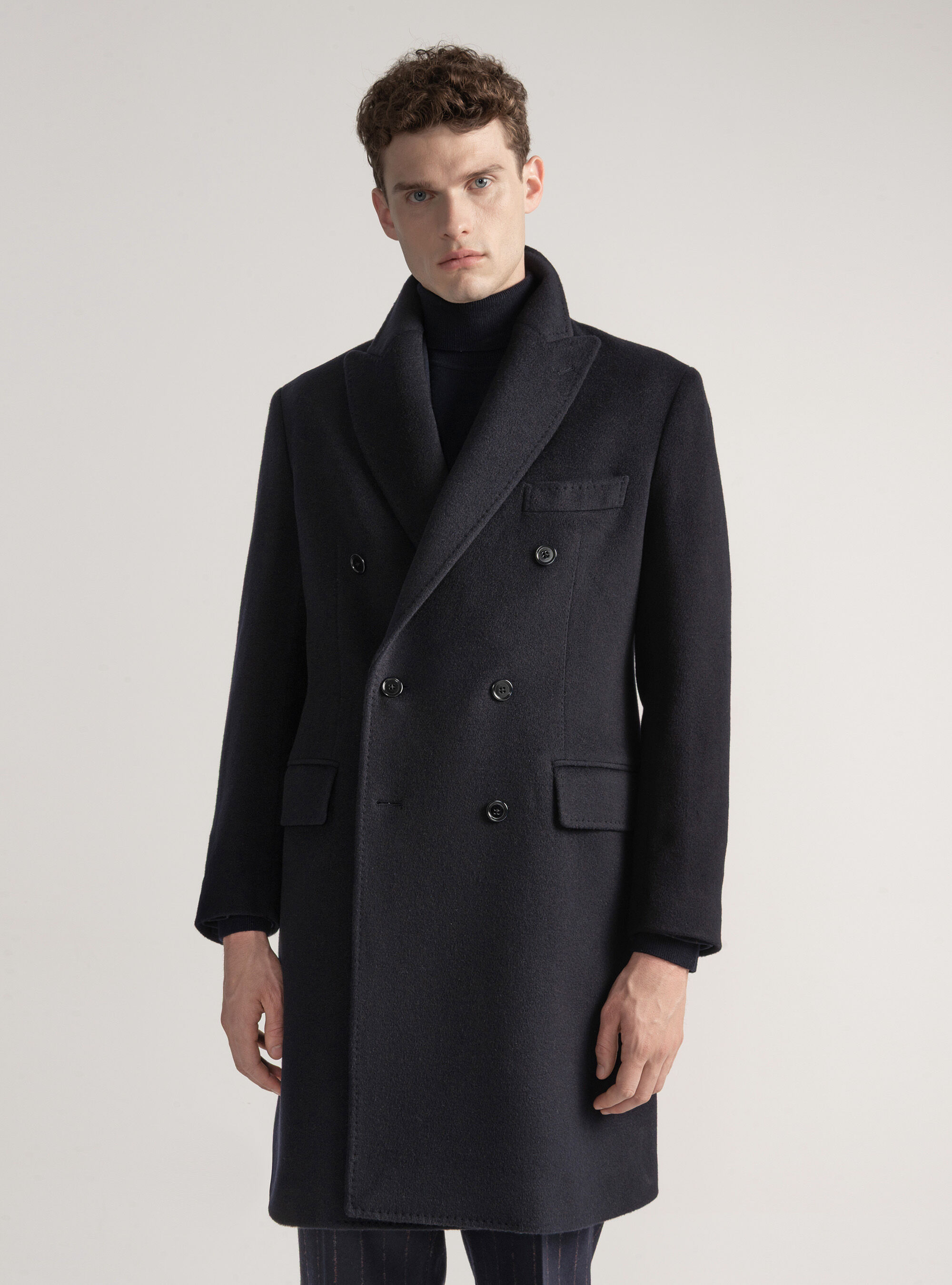 Abrigo de doble botonadura 100% cachemira