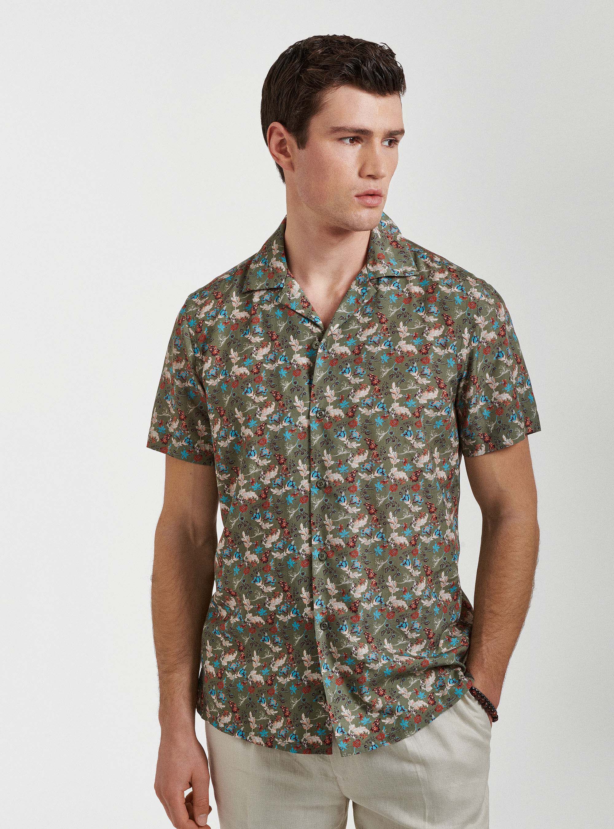 Camicia collo bowling a fantasia floreale