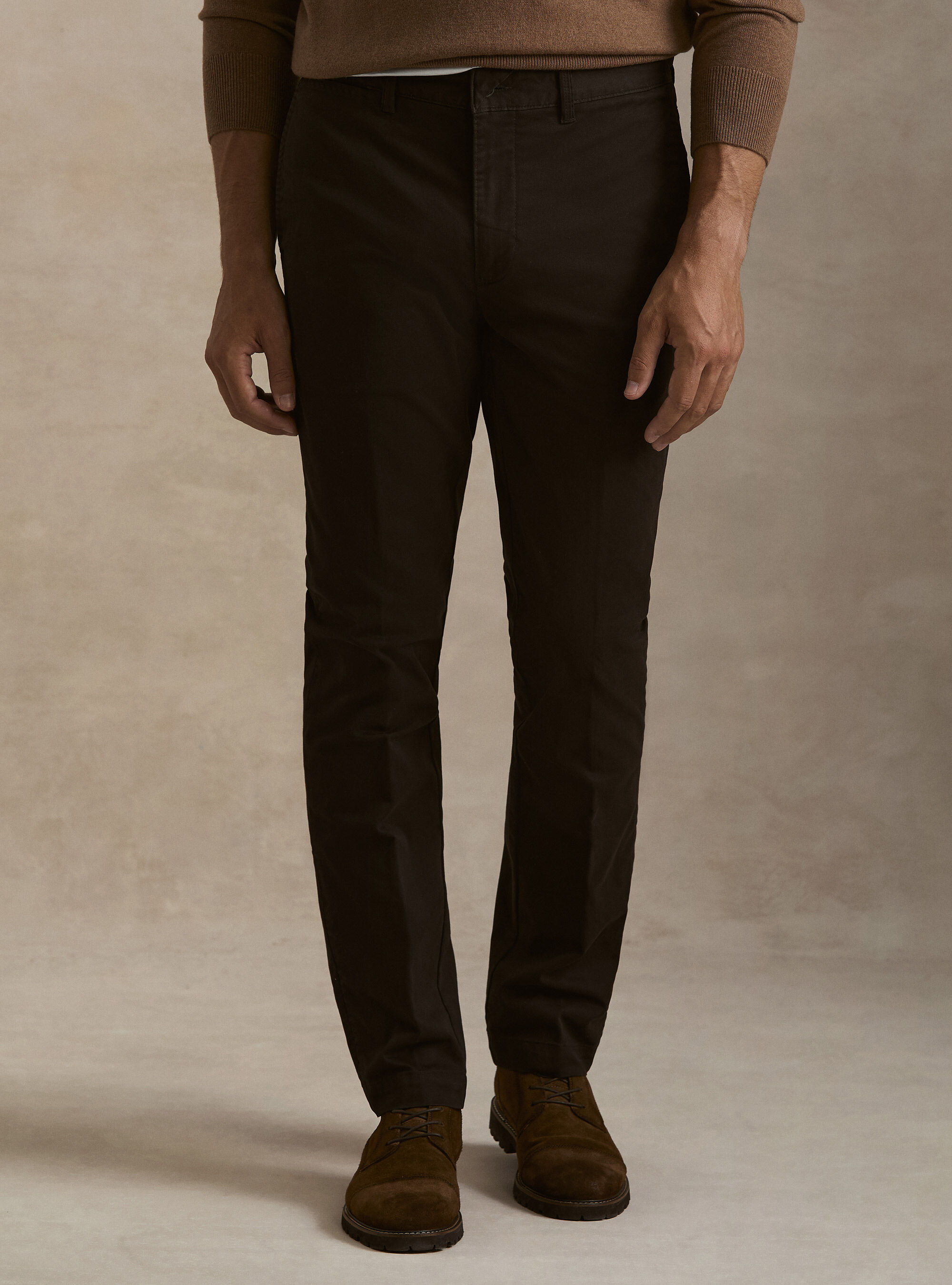 Pantalones chino slim fit de sarga el&aacute;stica