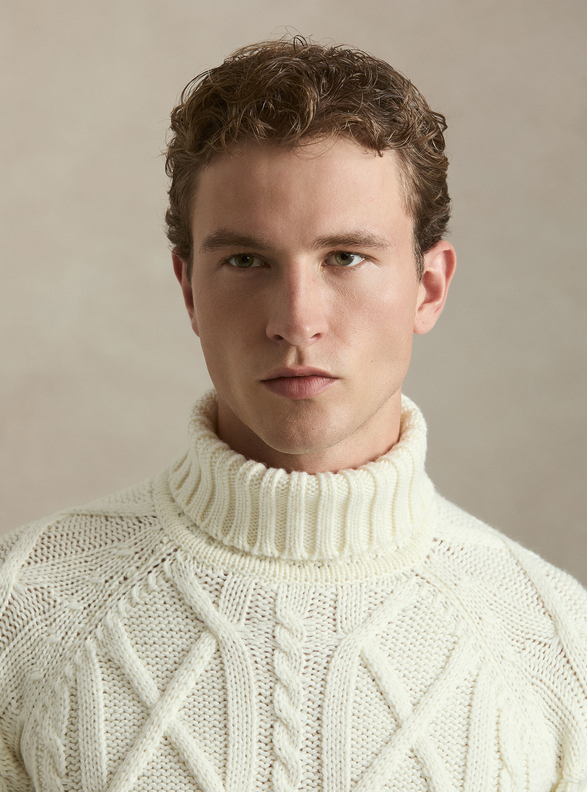Col roul&eacute; en maille torsad&eacute;e en m&eacute;lange de laine, BLANC