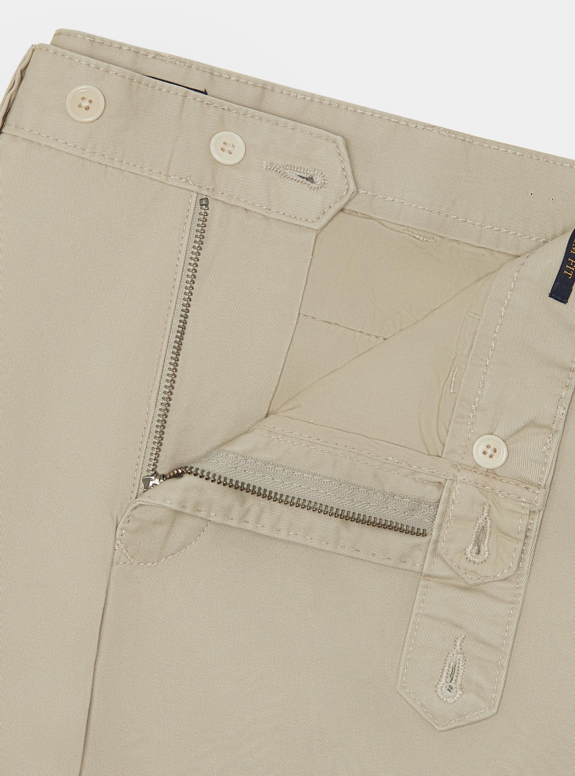 Schmal geschnittene Chino-Hose aus Baumwolltwill, SABBIA 0561C