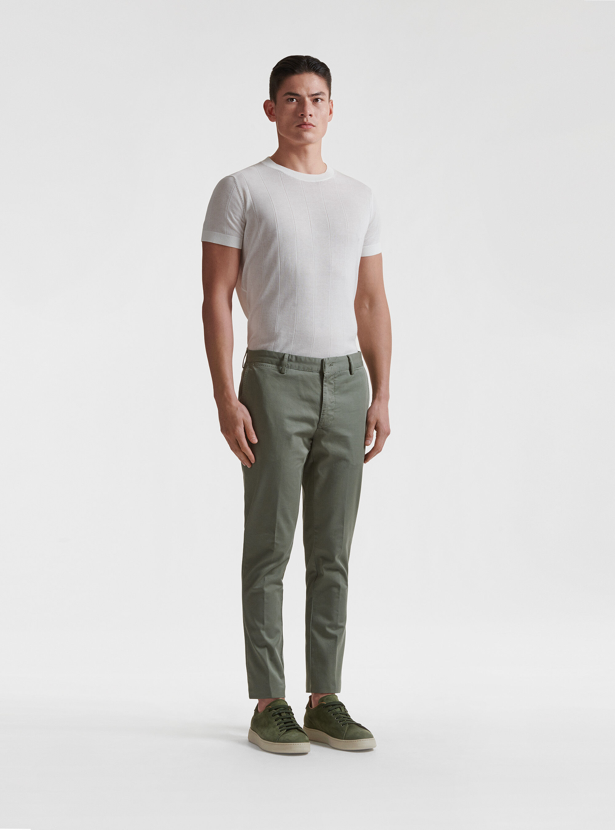 Pantalon chino de sarga elastica tenida en prenda