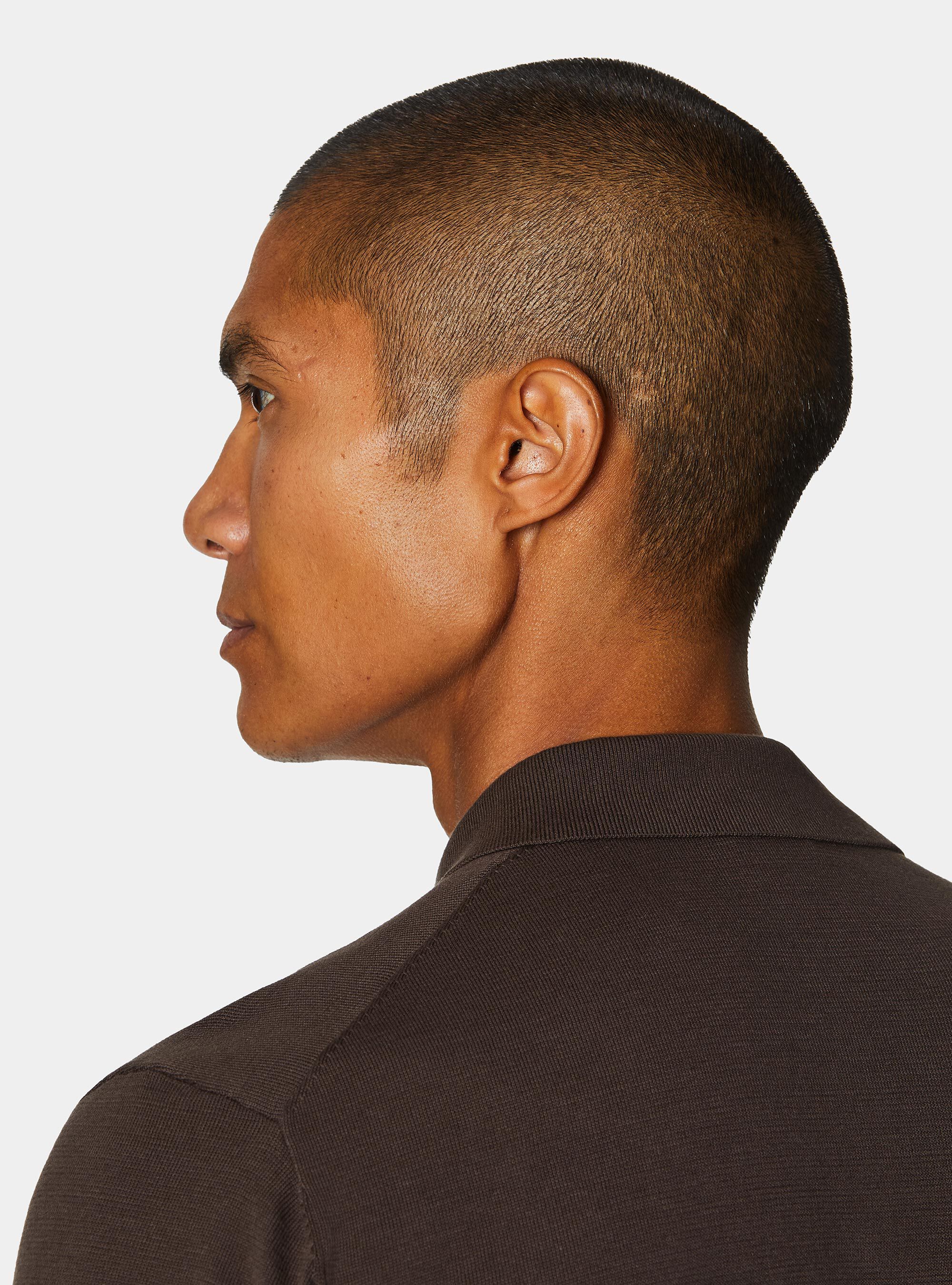 Polo tricot&eacute; sans boutons en coton extra-fin, MARRON