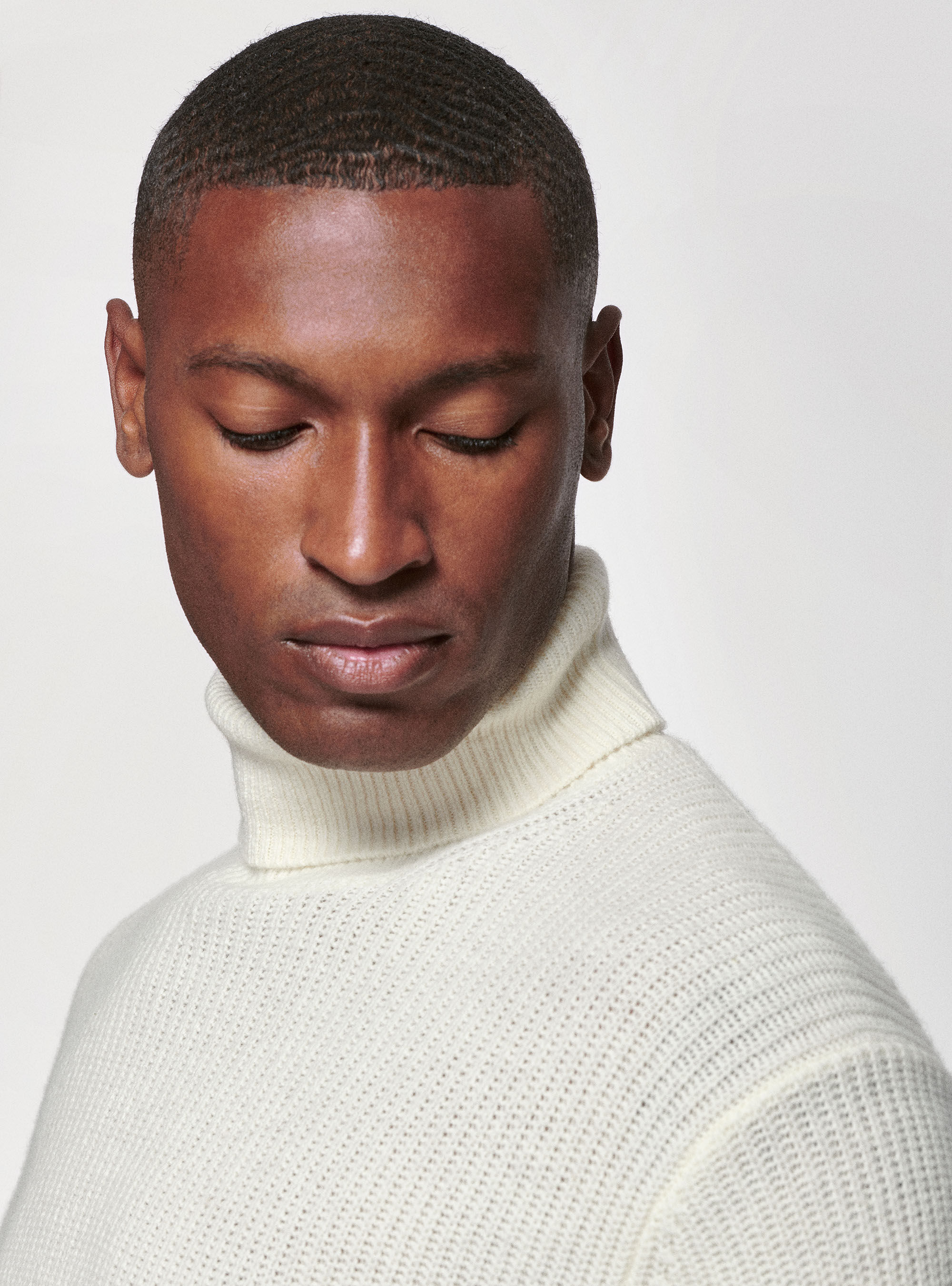 White hotsell pearl sweater