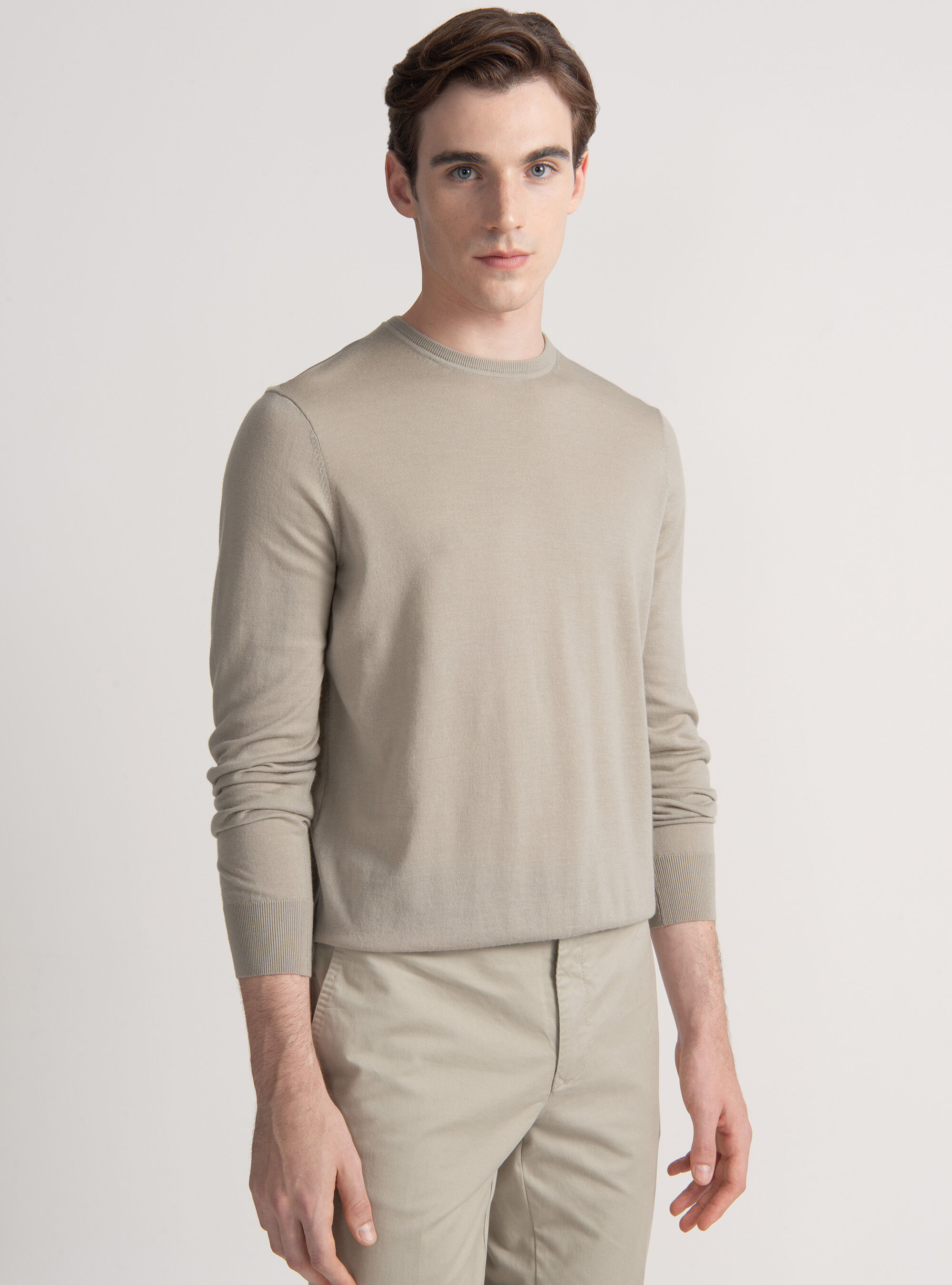 Crew-neck sweater in pure extra-fine merino wool