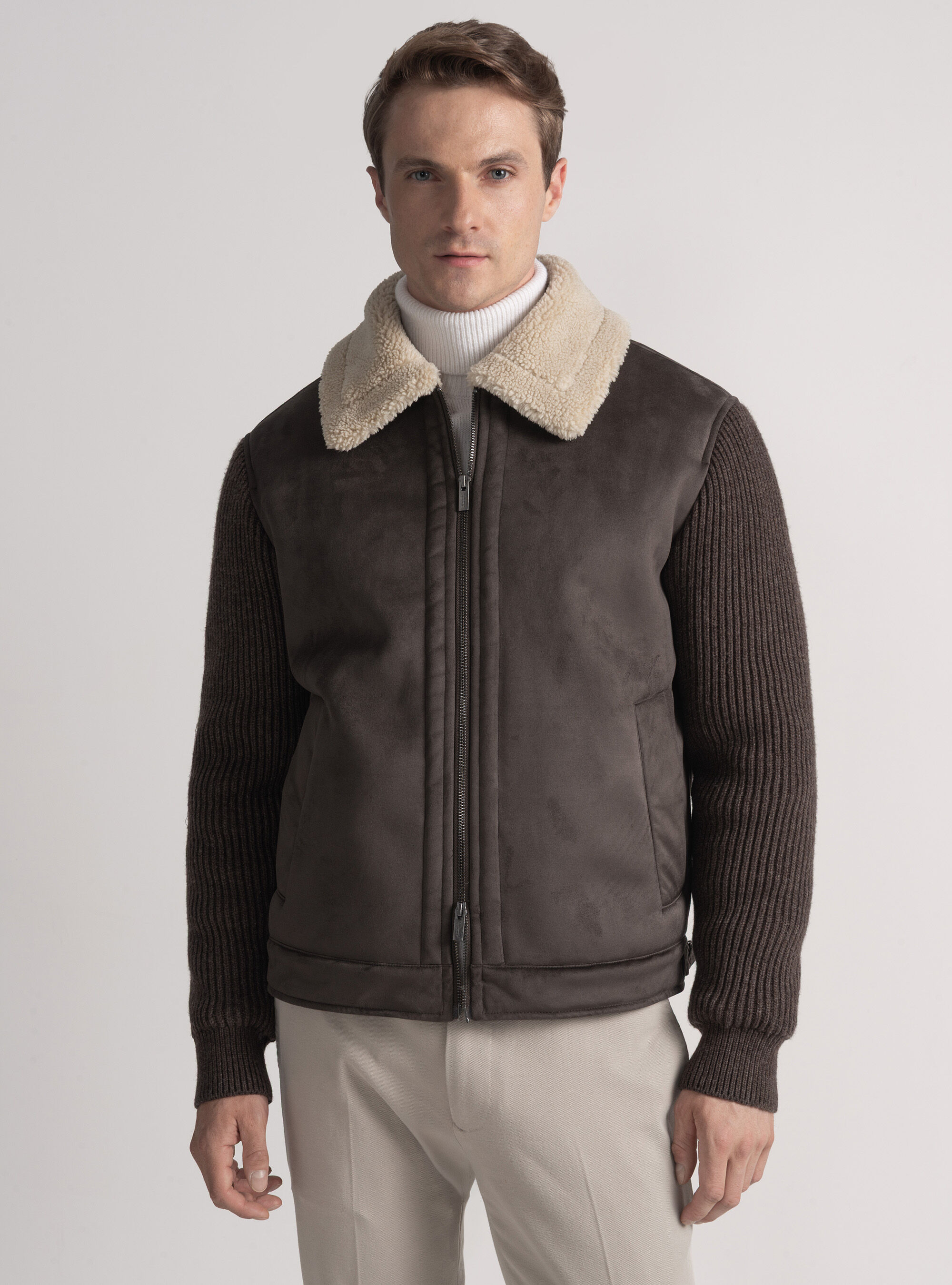 Suede-effect sheepskin with knitted sleeves