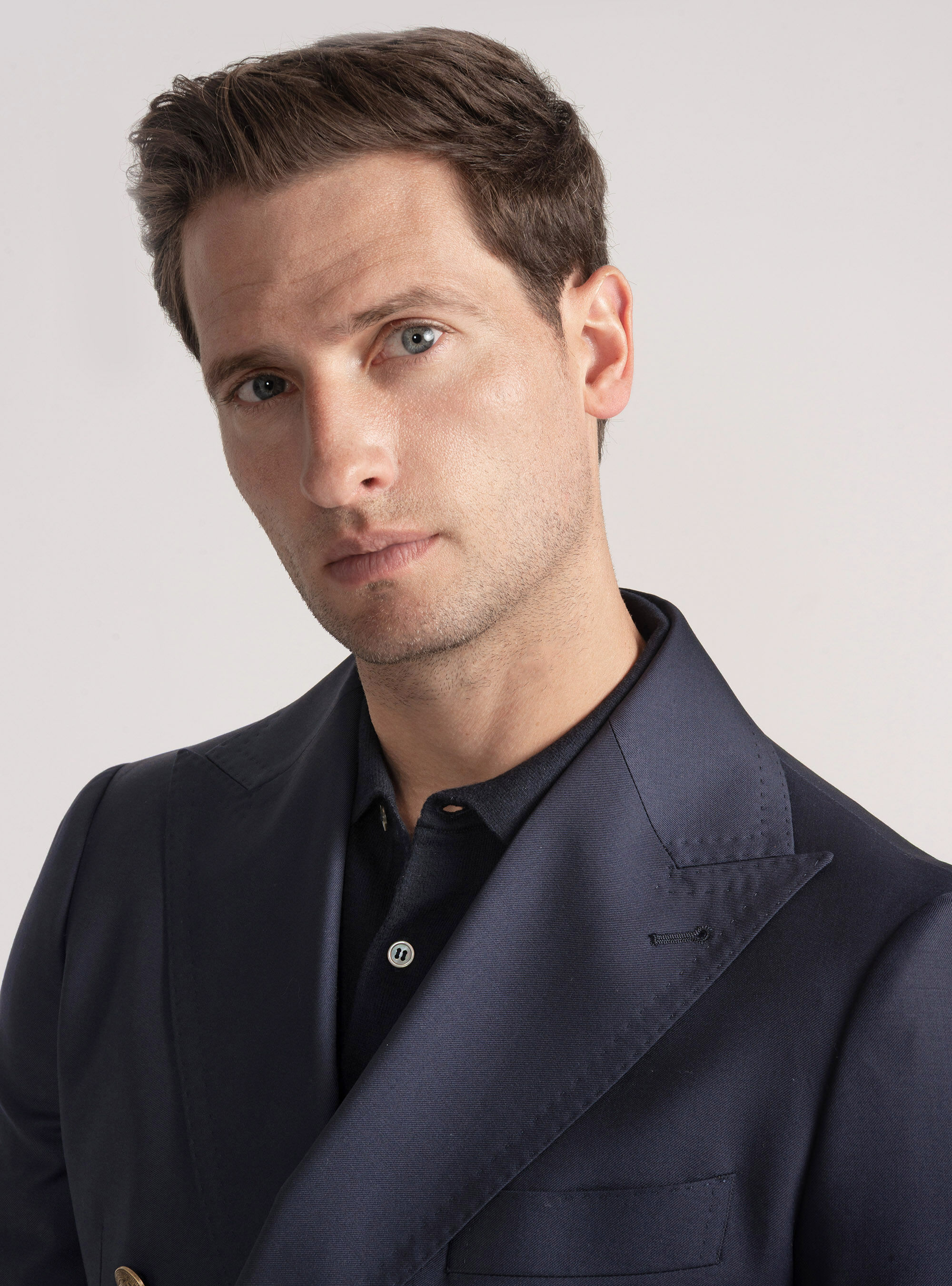 Americana Vitale Barberis Canonico de lana con doble botonadura y bot&oacute;n met&aacute;lico, AZUL MARINO