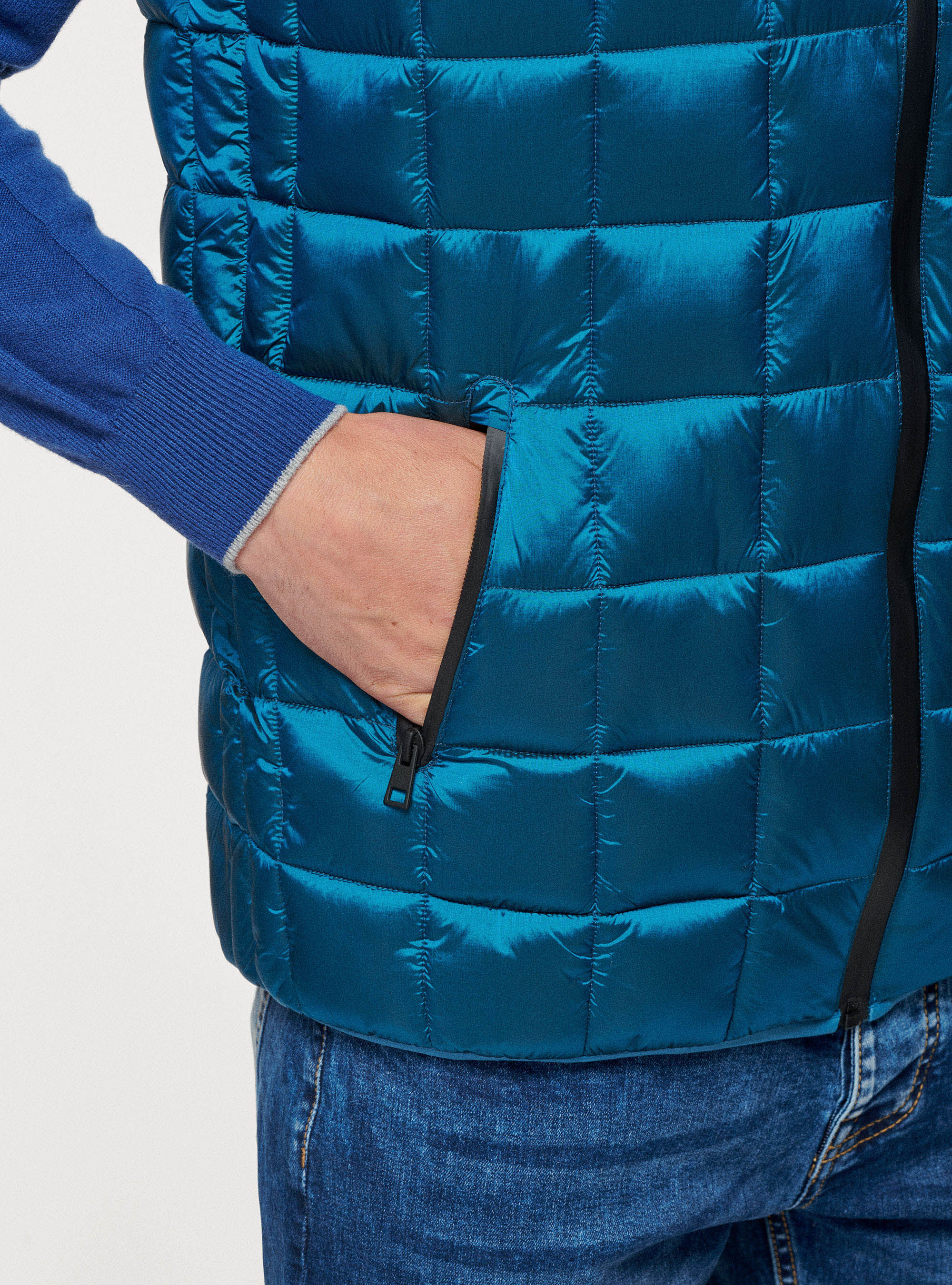 Quilted sleeve with recycled padding, PETROL