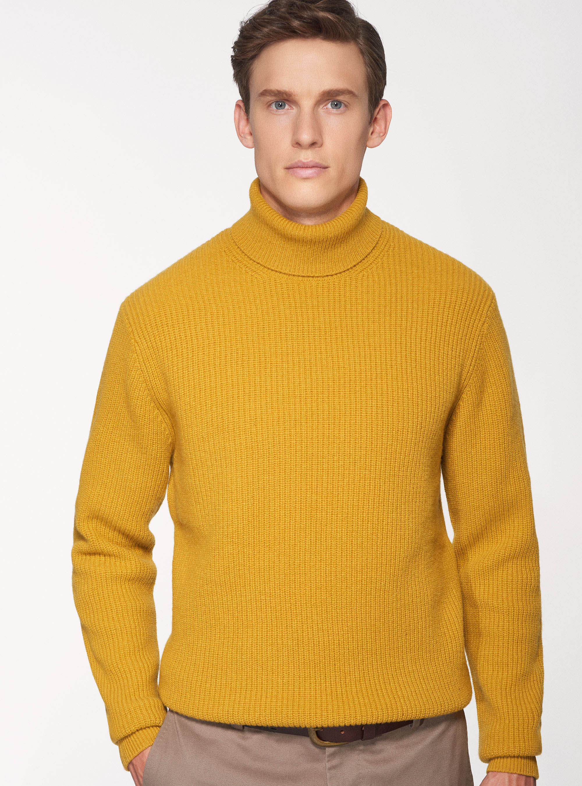 Lambswool turtleneck sweater in pearl rib GutteridgeUK Men s