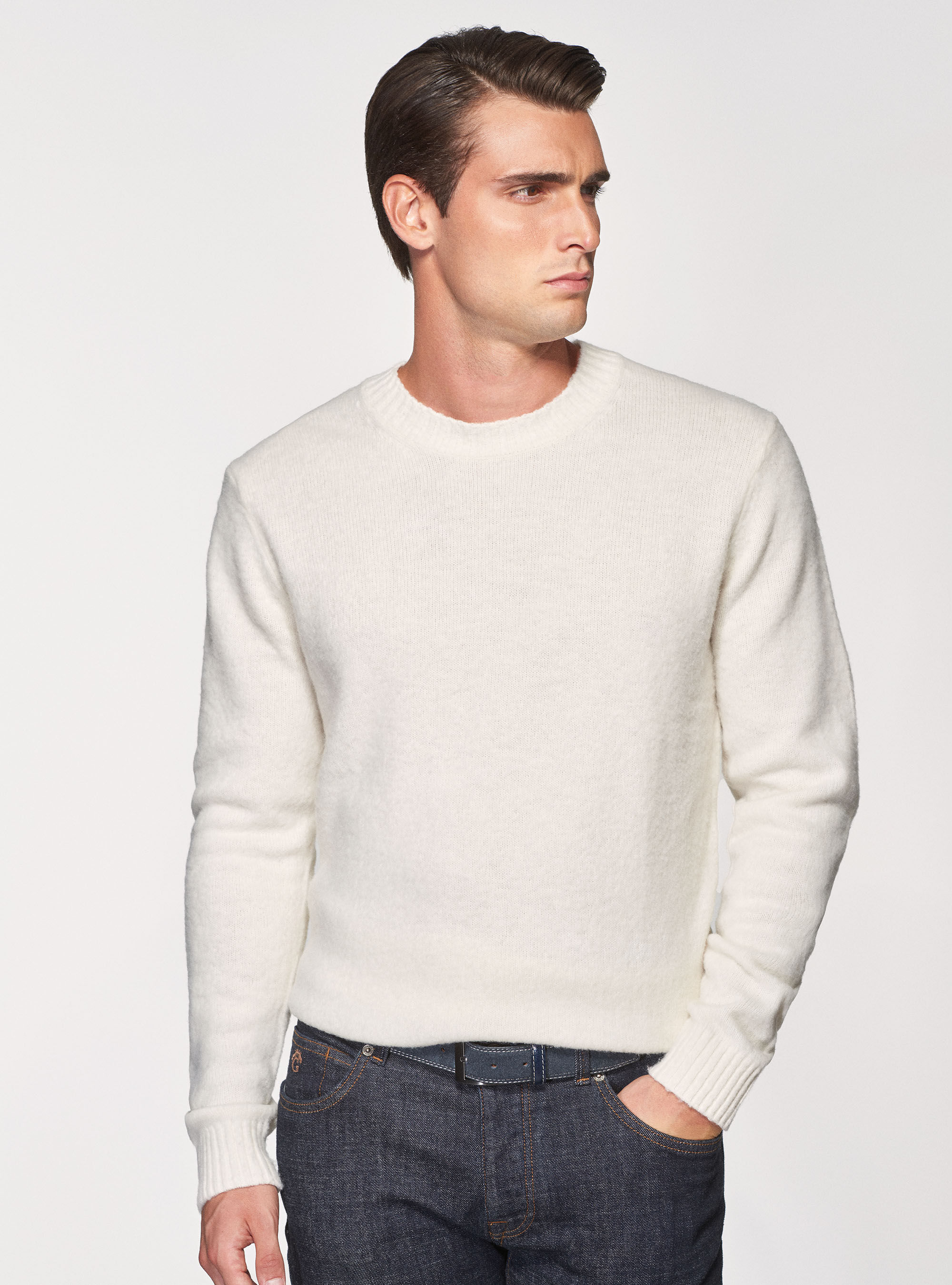 Sweater with white collar and cuffs discount