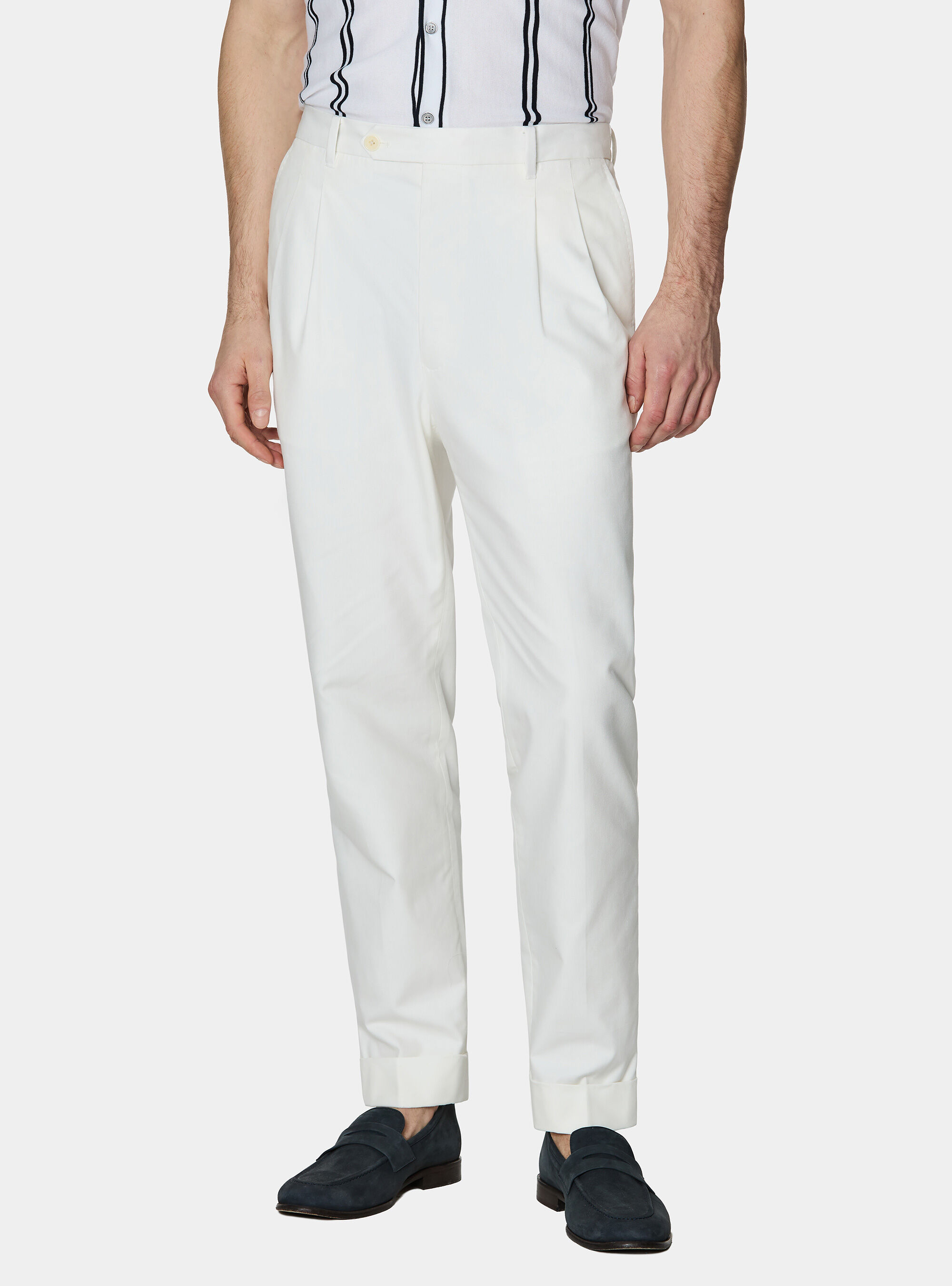 Trousers with pleats and elastic waistband in cotton tencel