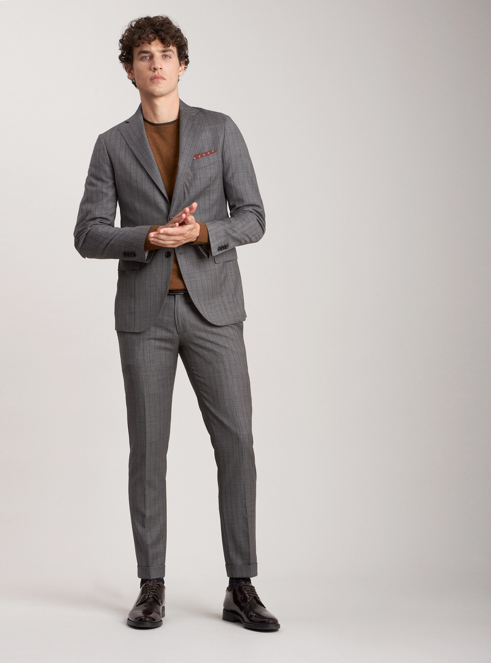 Suit in 100% pinstripe wool