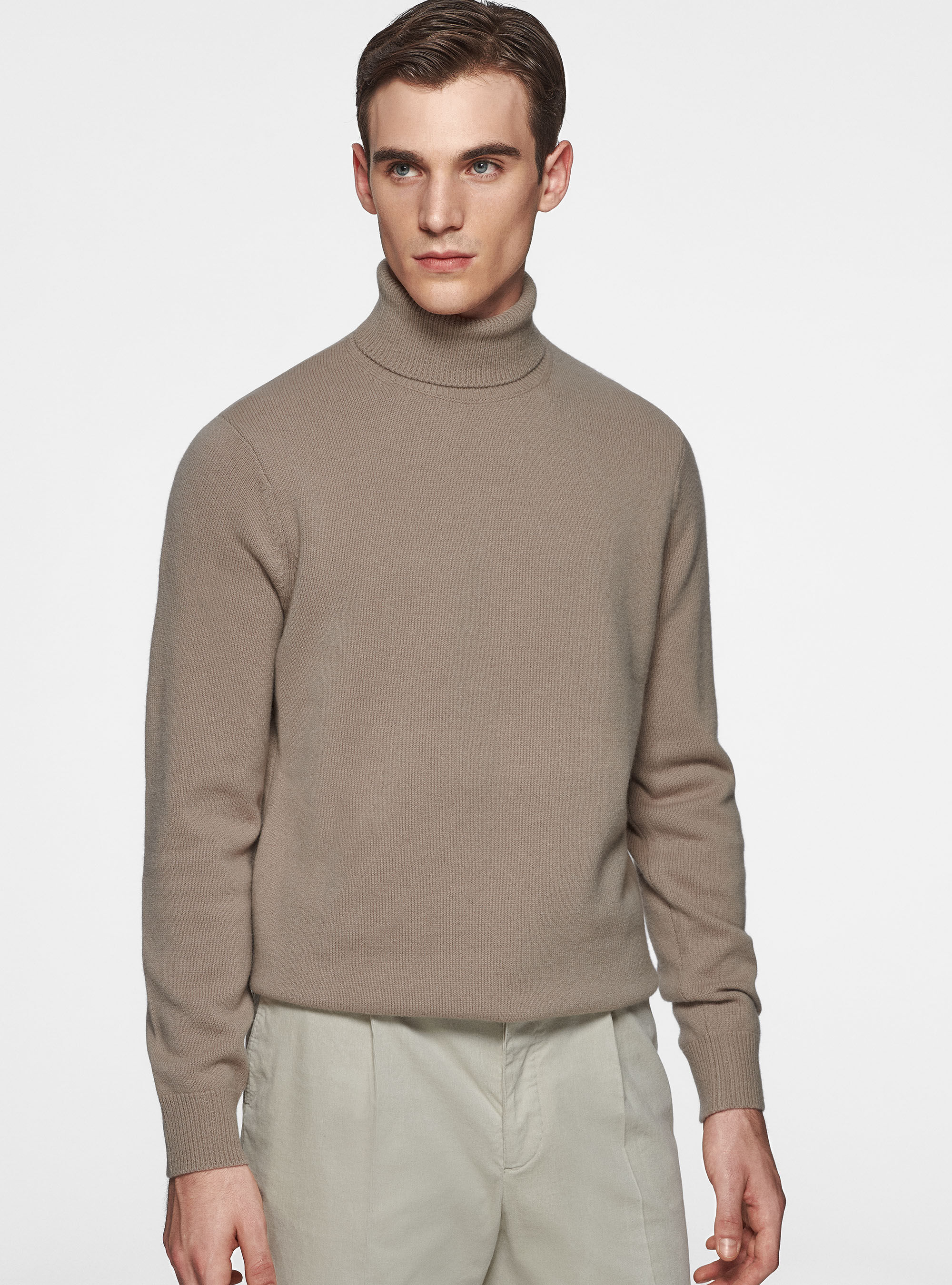 Maglione a collo alto per look professionali e da tutti i giorni