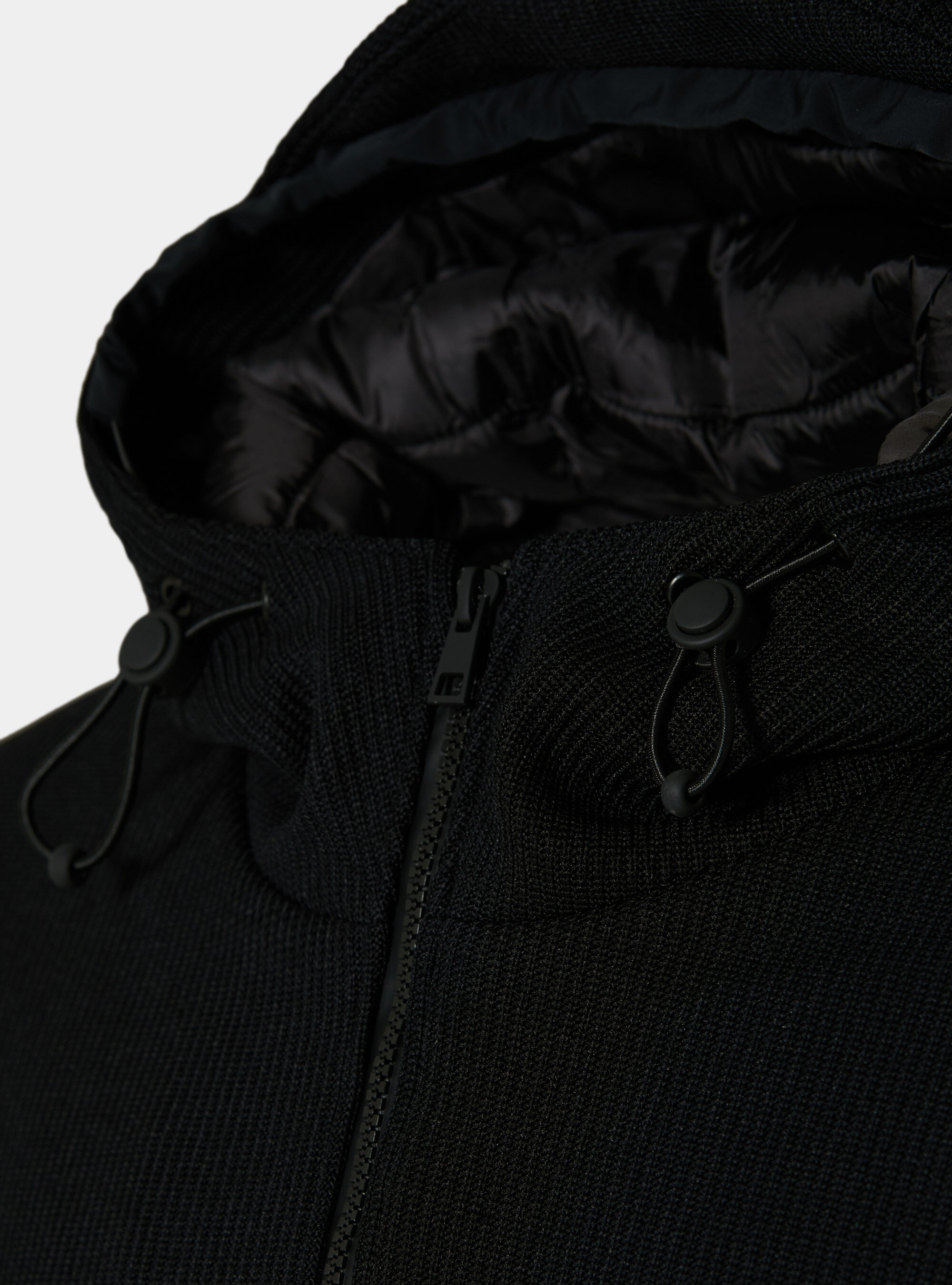 Hooded jacket with large pockets