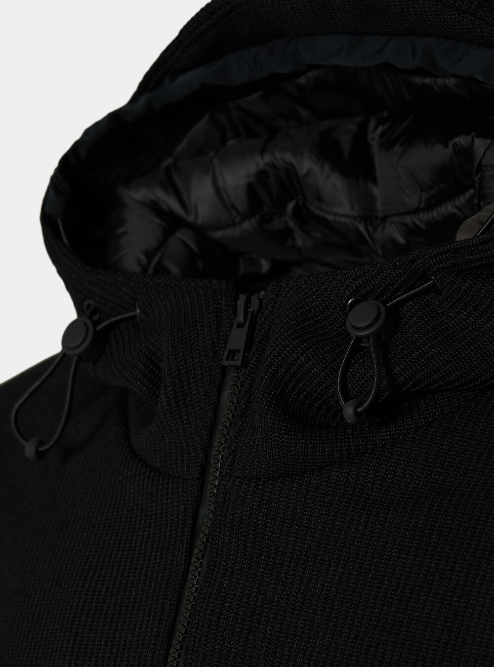 Hooded jacket with large pockets