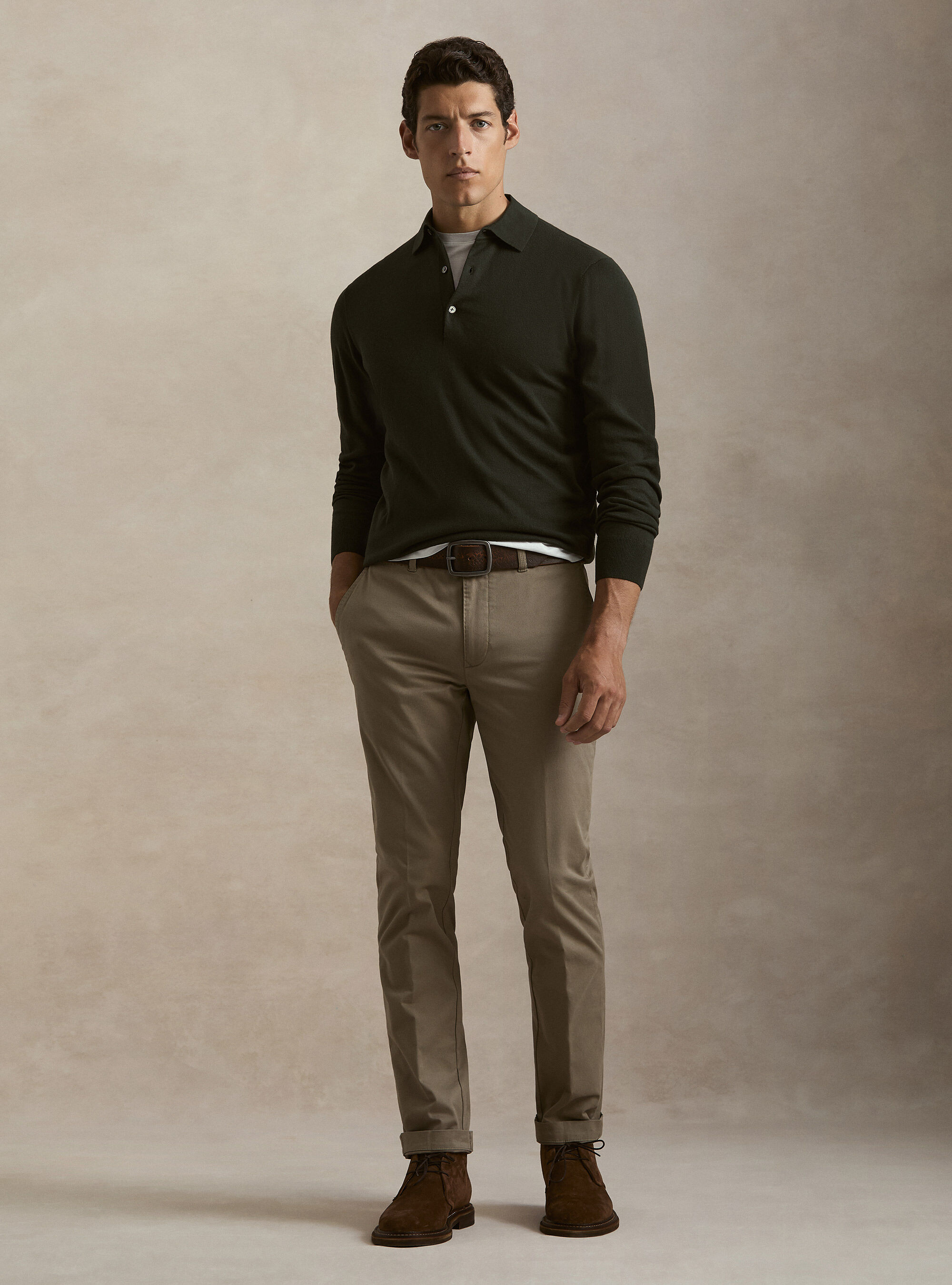 Pantalones chino slim fit de sarga el&aacute;stica