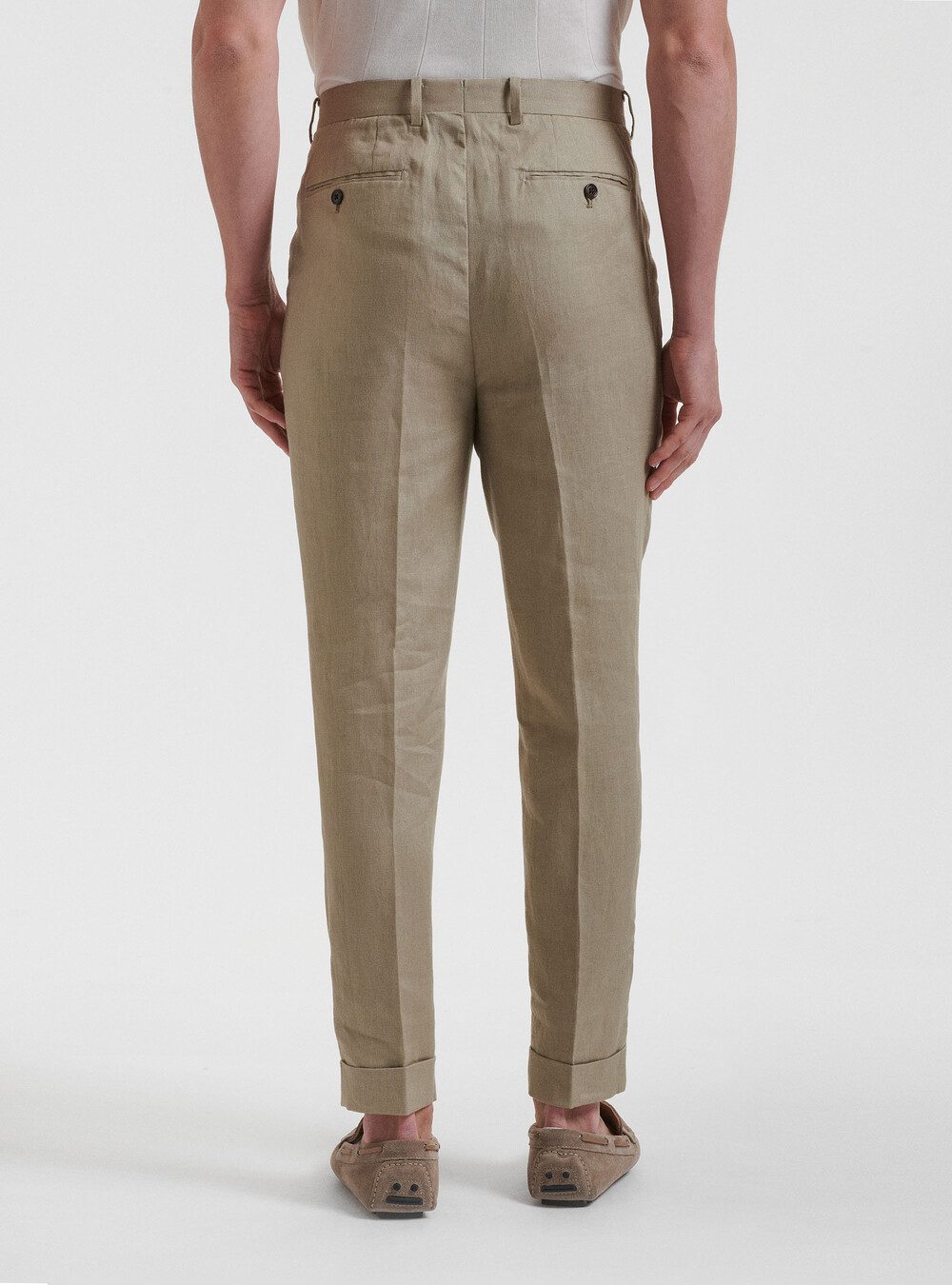 Pantalone uomo 100% lino con due piccole pinces e bottone nascosto | | Pantaloni Uomo Online Pantalone uomo 100% lino con due piccole pinces e bottone nascosto | | Pantaloni Uomo Online