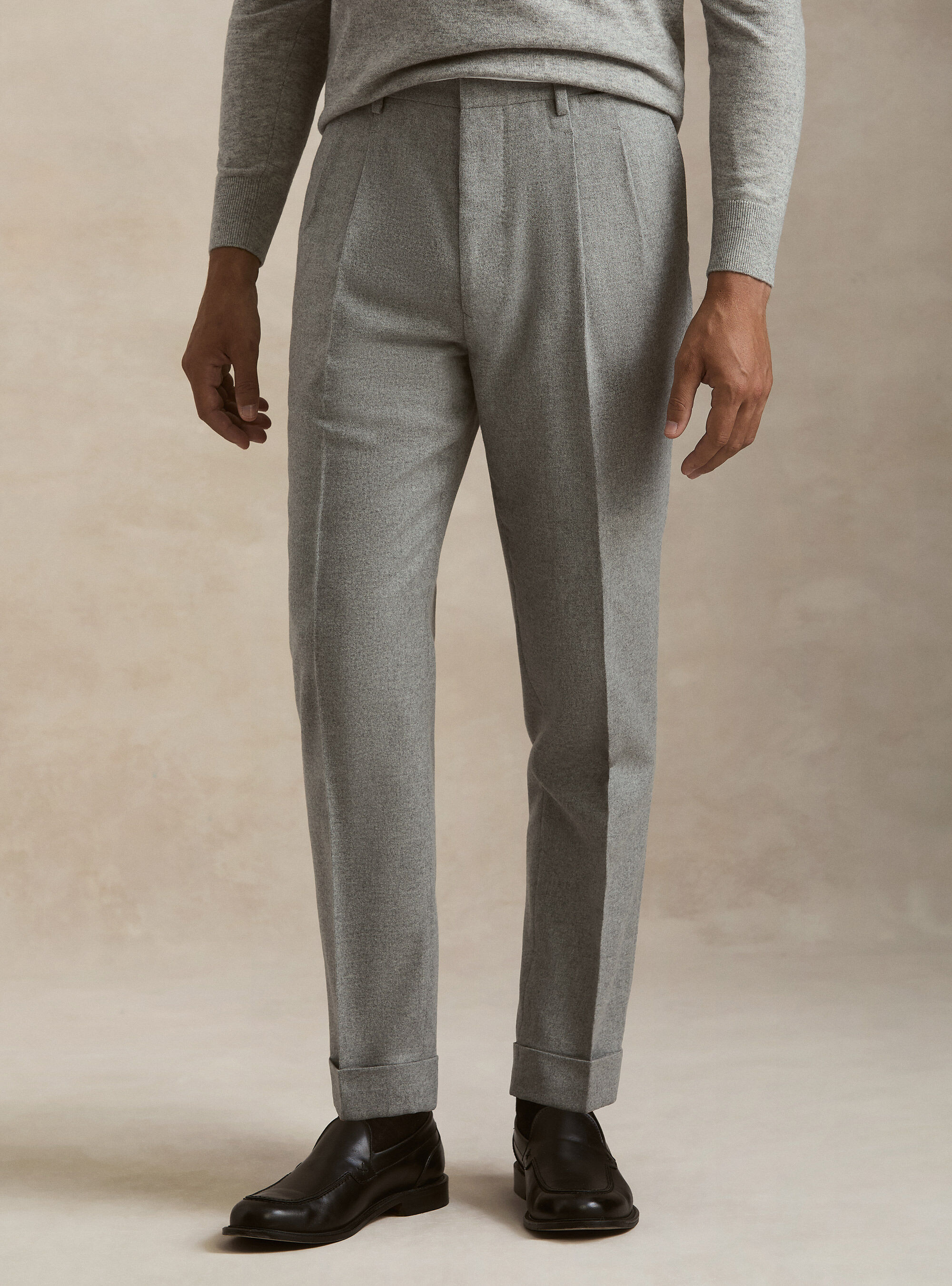 Lightweight wool blend pleated trousers