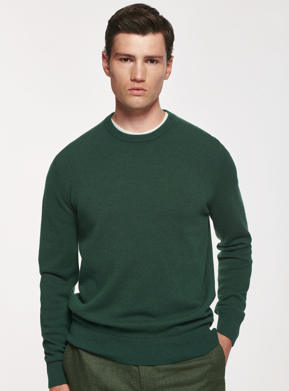 14 Best Cashmere Sweaters For Men In 2025, According To - Foto 2