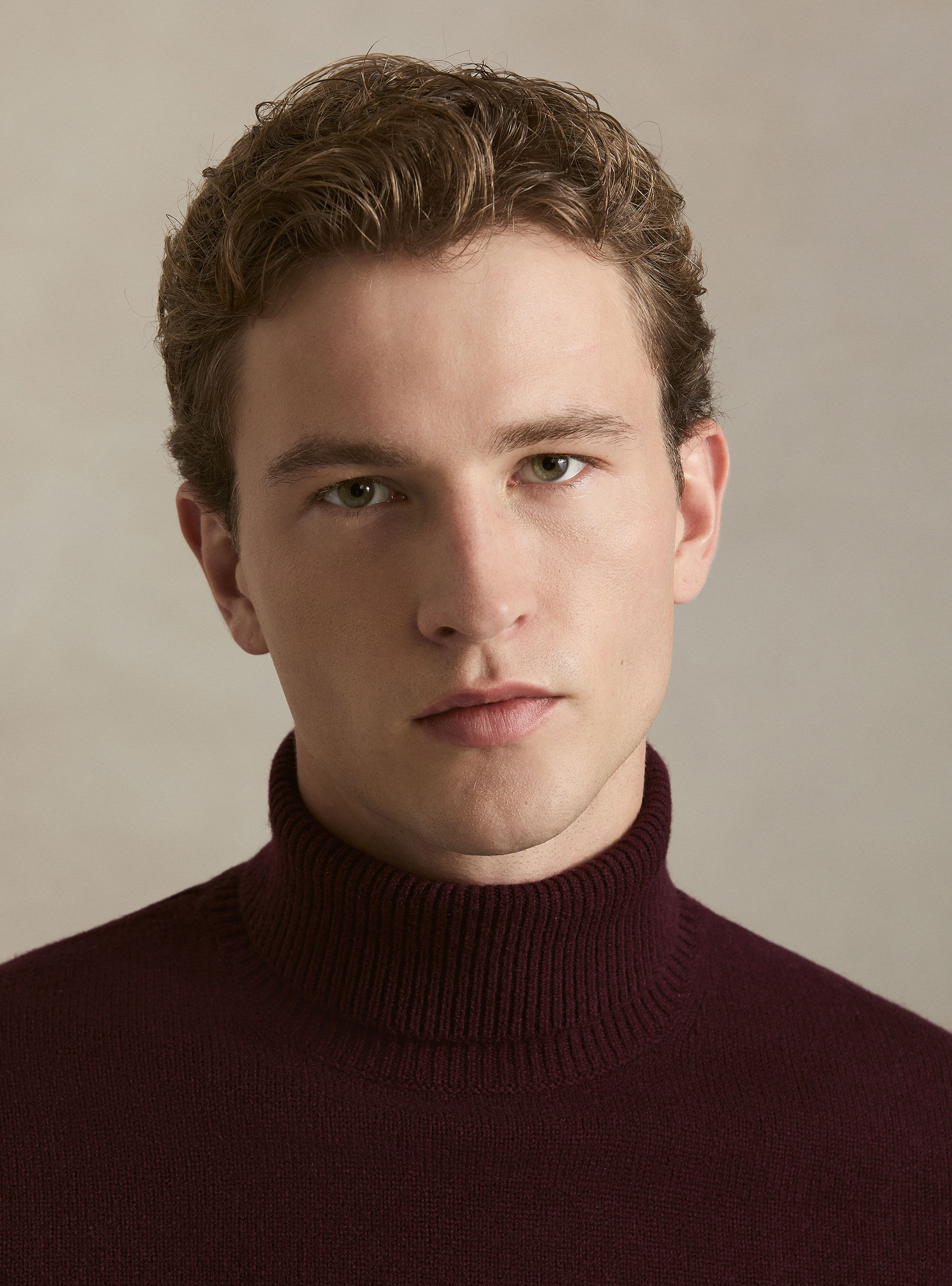 Collo alto in maglia in lana merino, BORDEAUX