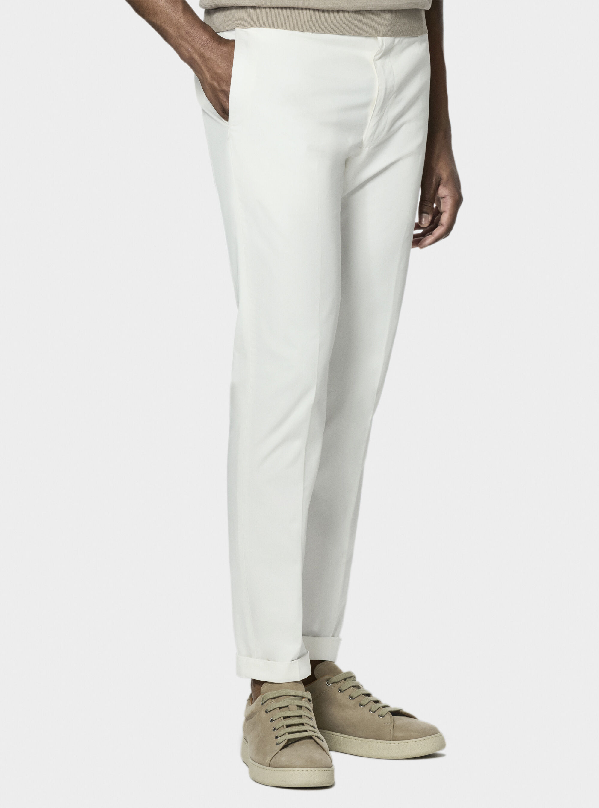 Pantalon chino slim en serg&eacute; l&eacute;ger, BLANC