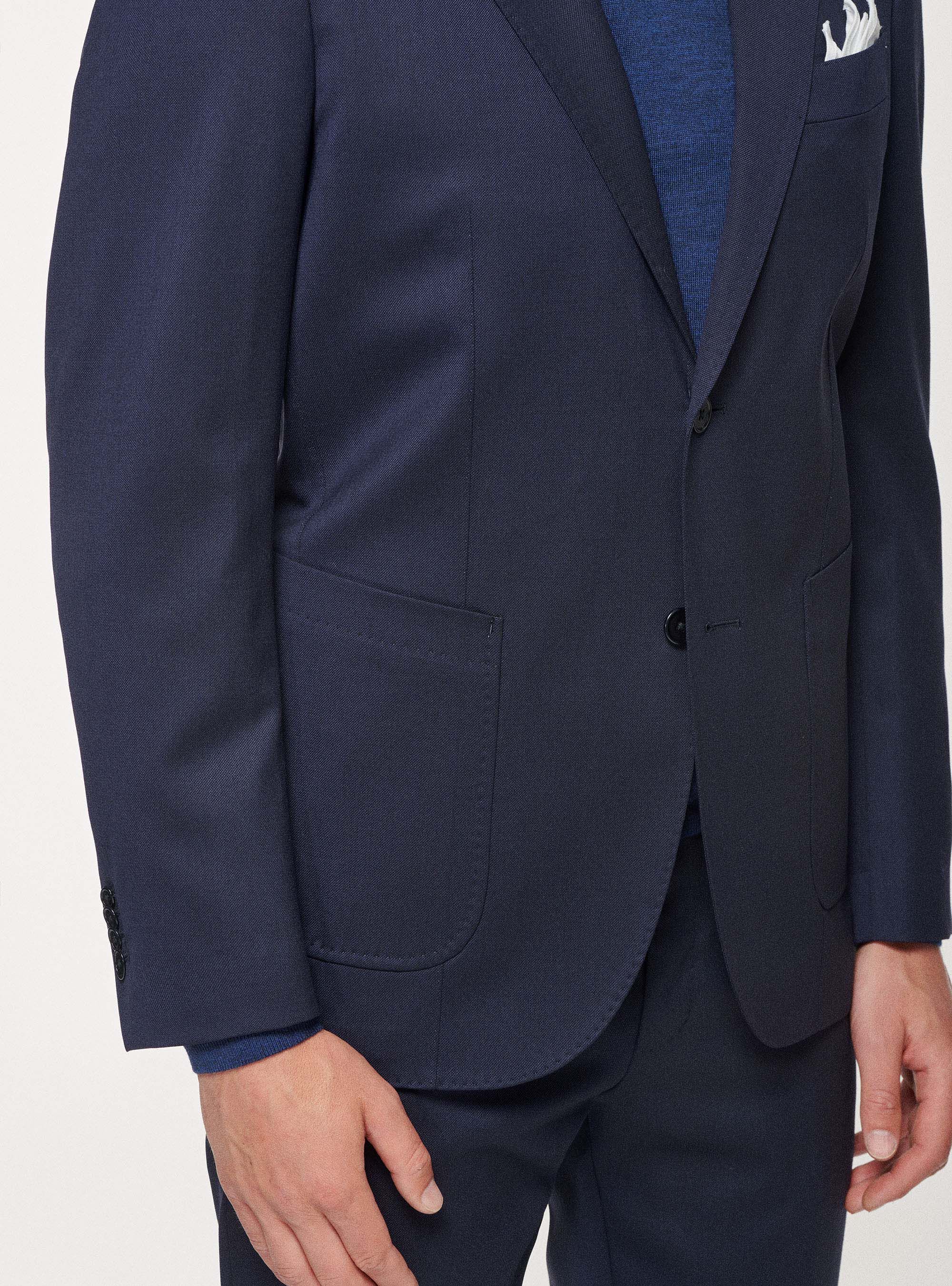 Boss trim shop fit travel blazer