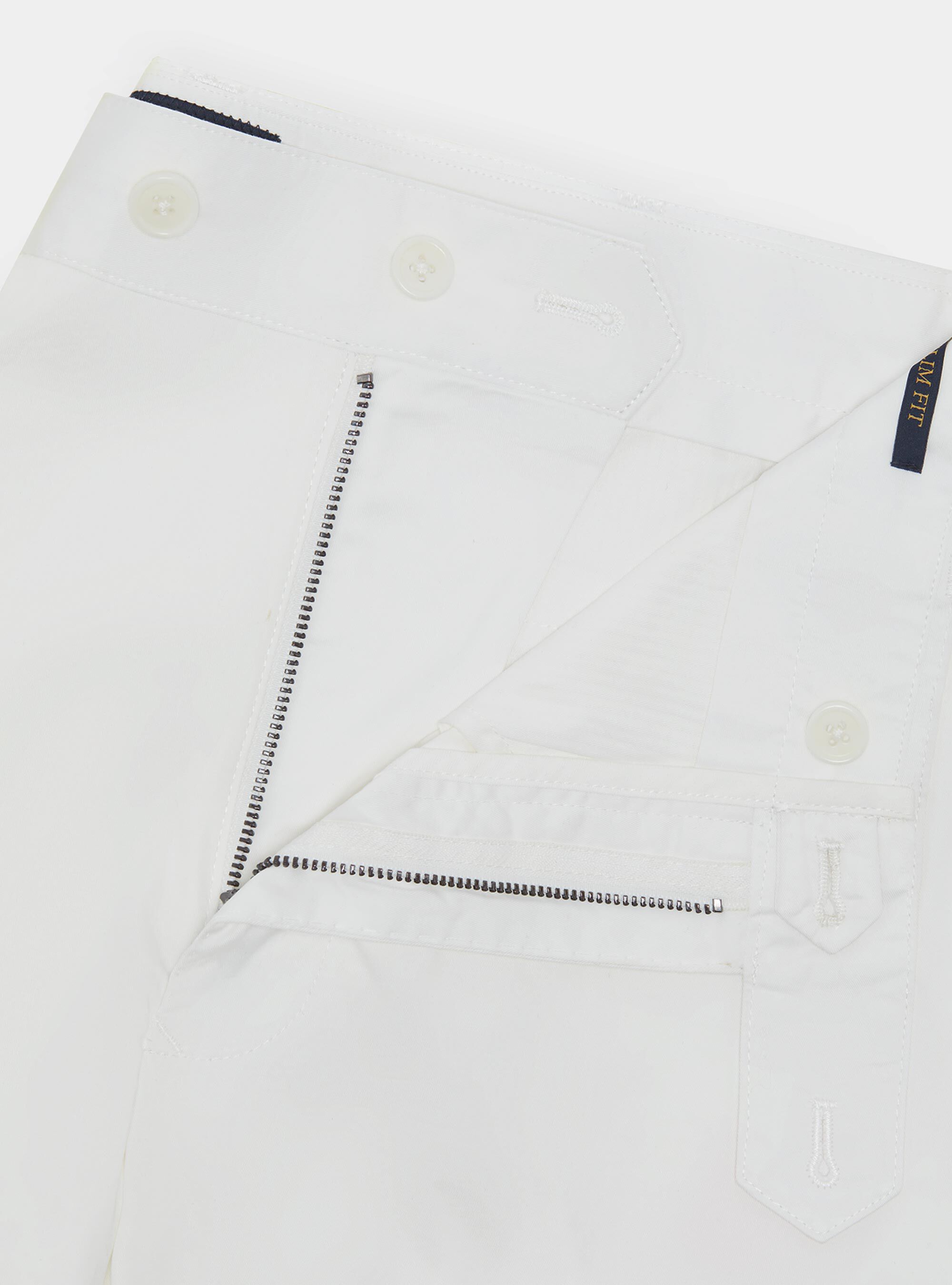 Pantalon chino slim en serg&eacute; l&eacute;ger, BLANC