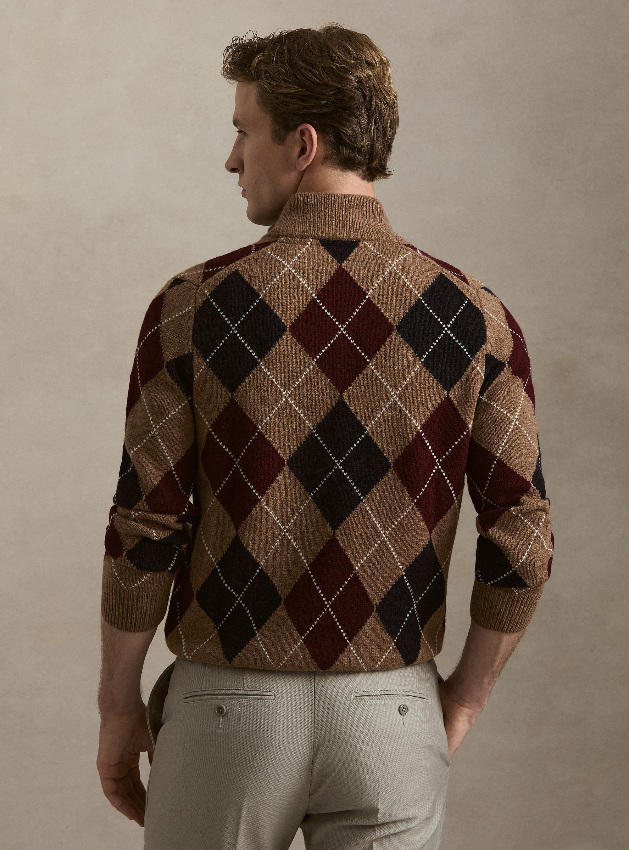 Maglia mock neck full intarsia in lana shetland, NOCCIOLA