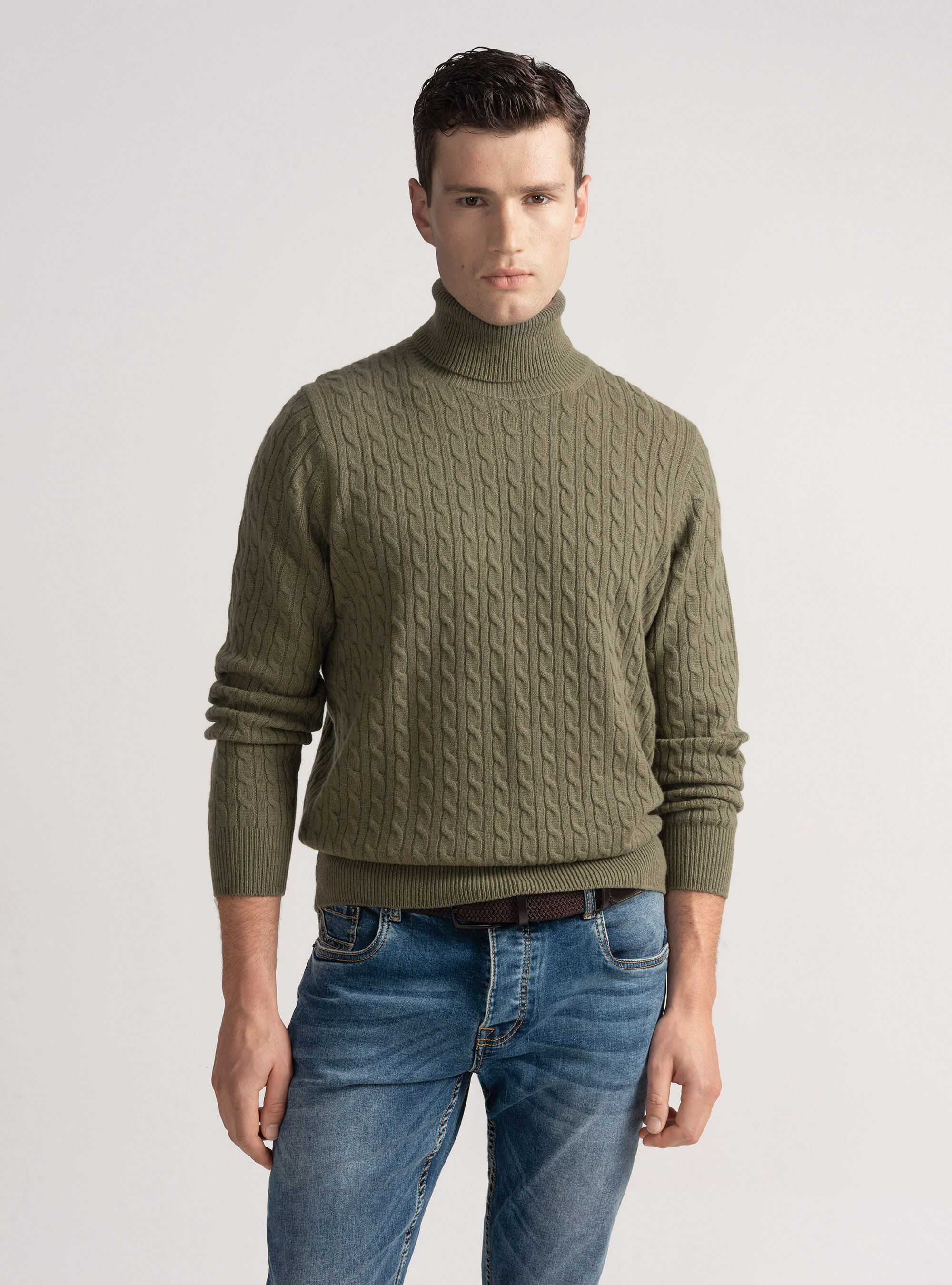 Maglia collo alto con treccia in lana cashmere