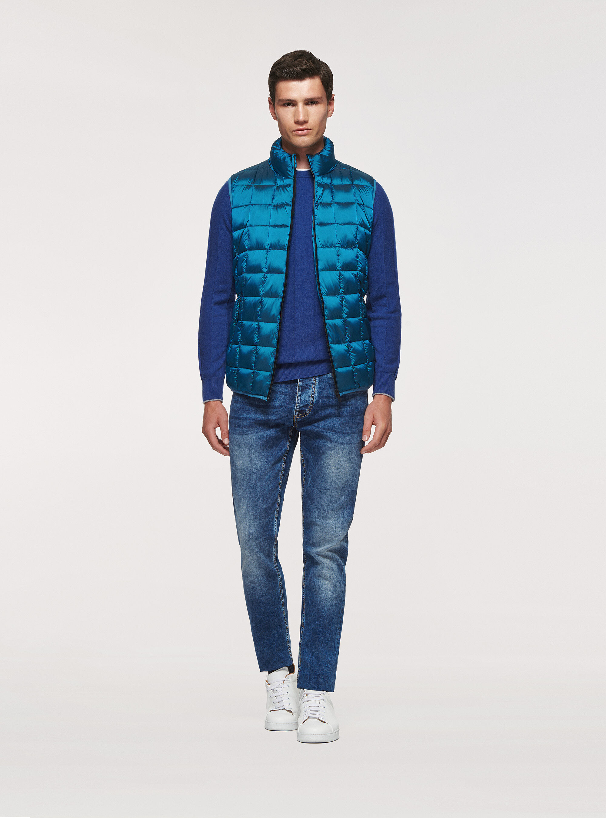 Quilted sleeve with recycled padding, PETROL