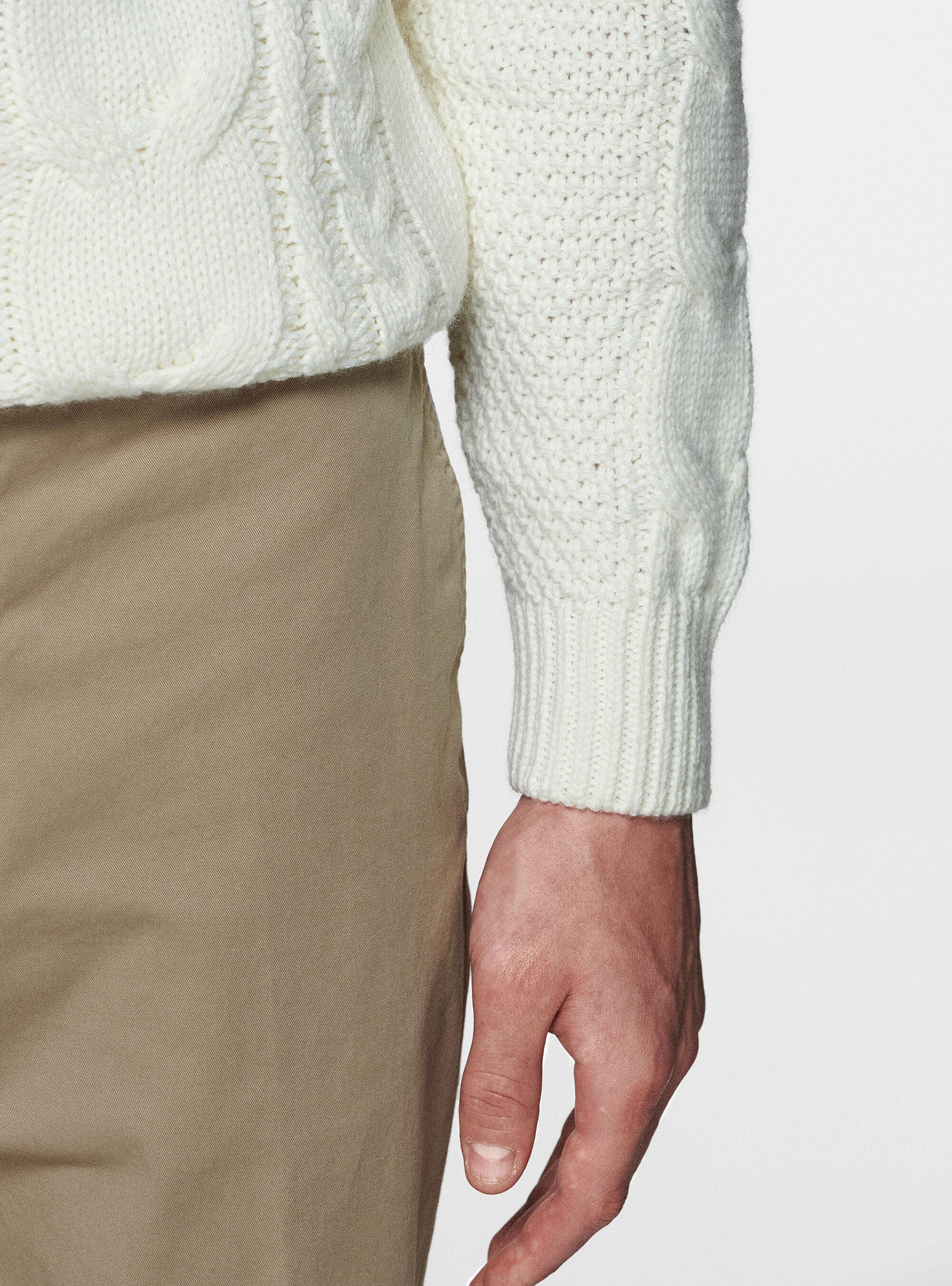 Tricot &agrave; col roul&eacute; en laine tress&eacute;e, BLANC