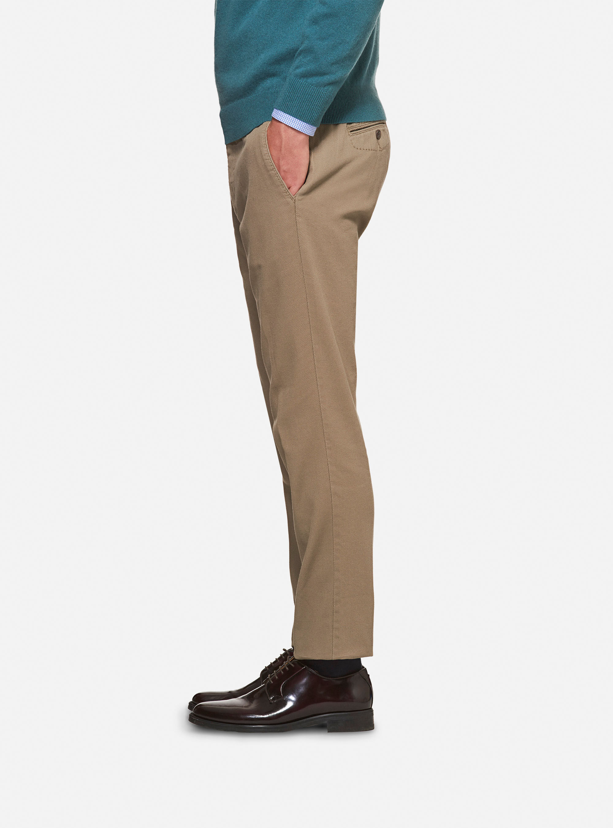 Pantaloni chino slim fit in gabardina armaturata, SABBIA
