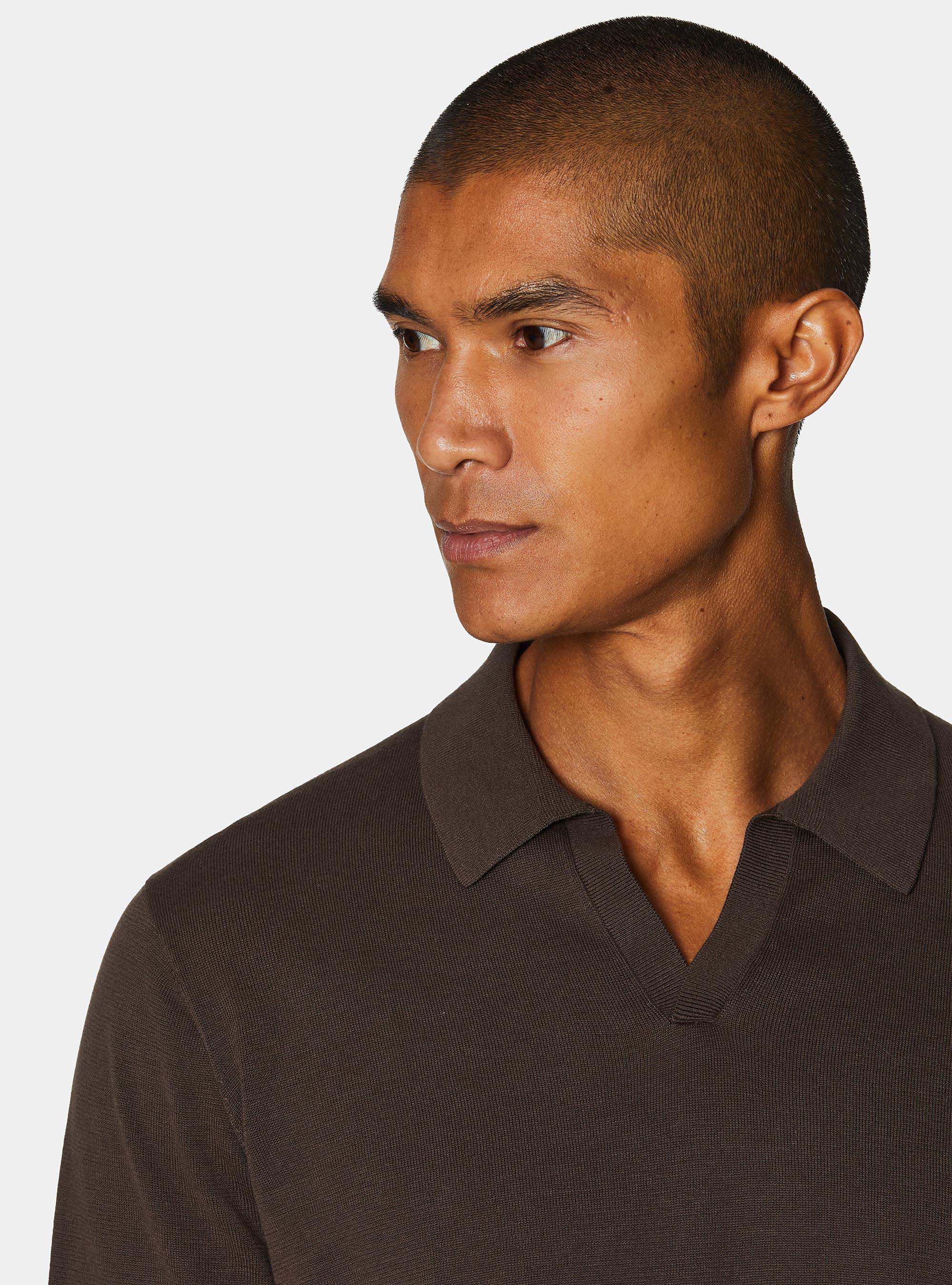 Polo tricot&eacute; sans boutons en coton extra-fin, MARRON