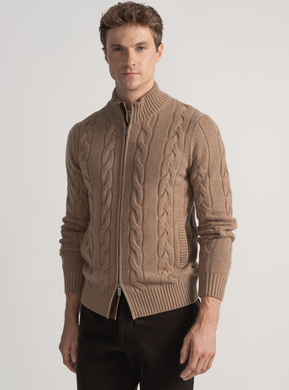 Maglia con zip e treccia in lana cashmere, CAMMELLO 0570C Maglia con zip e treccia in lana cashmere