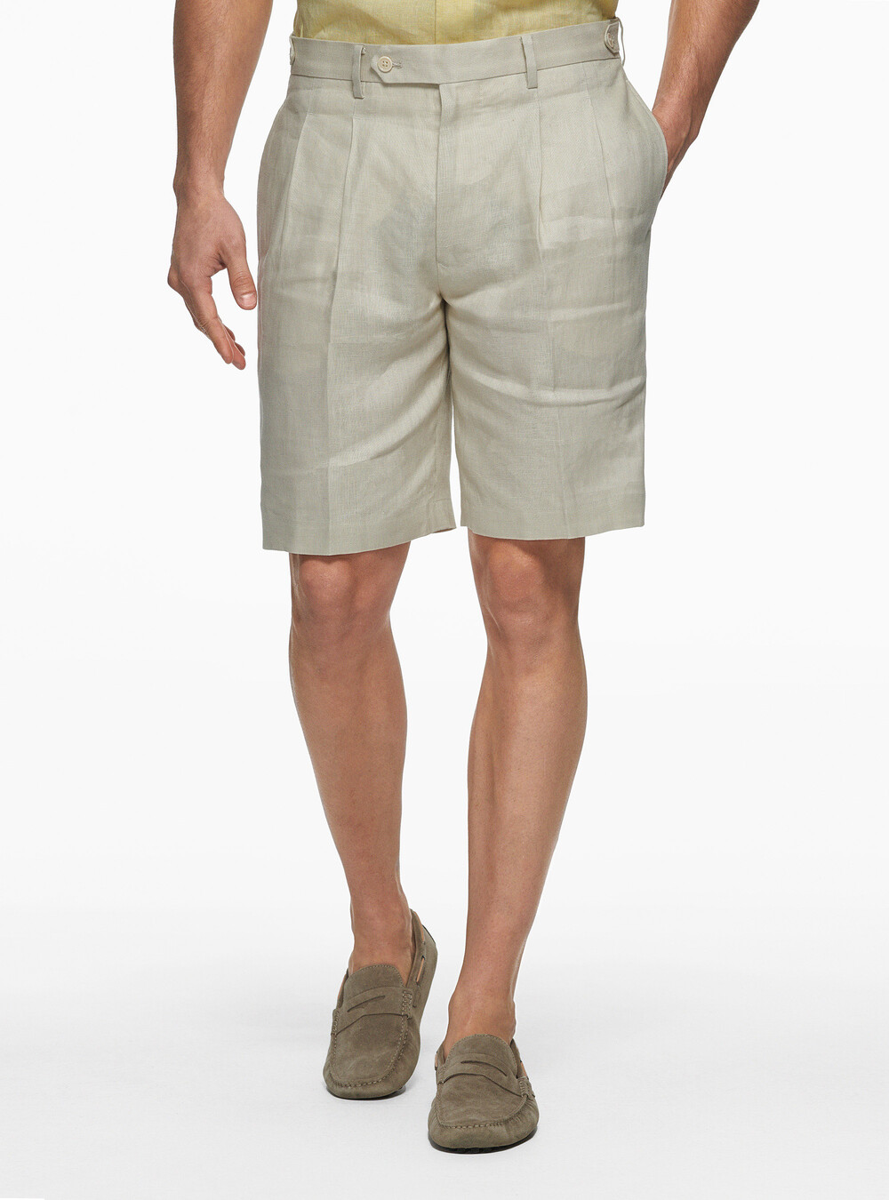 Linen Bermuda shorts with pleats - Main Image
