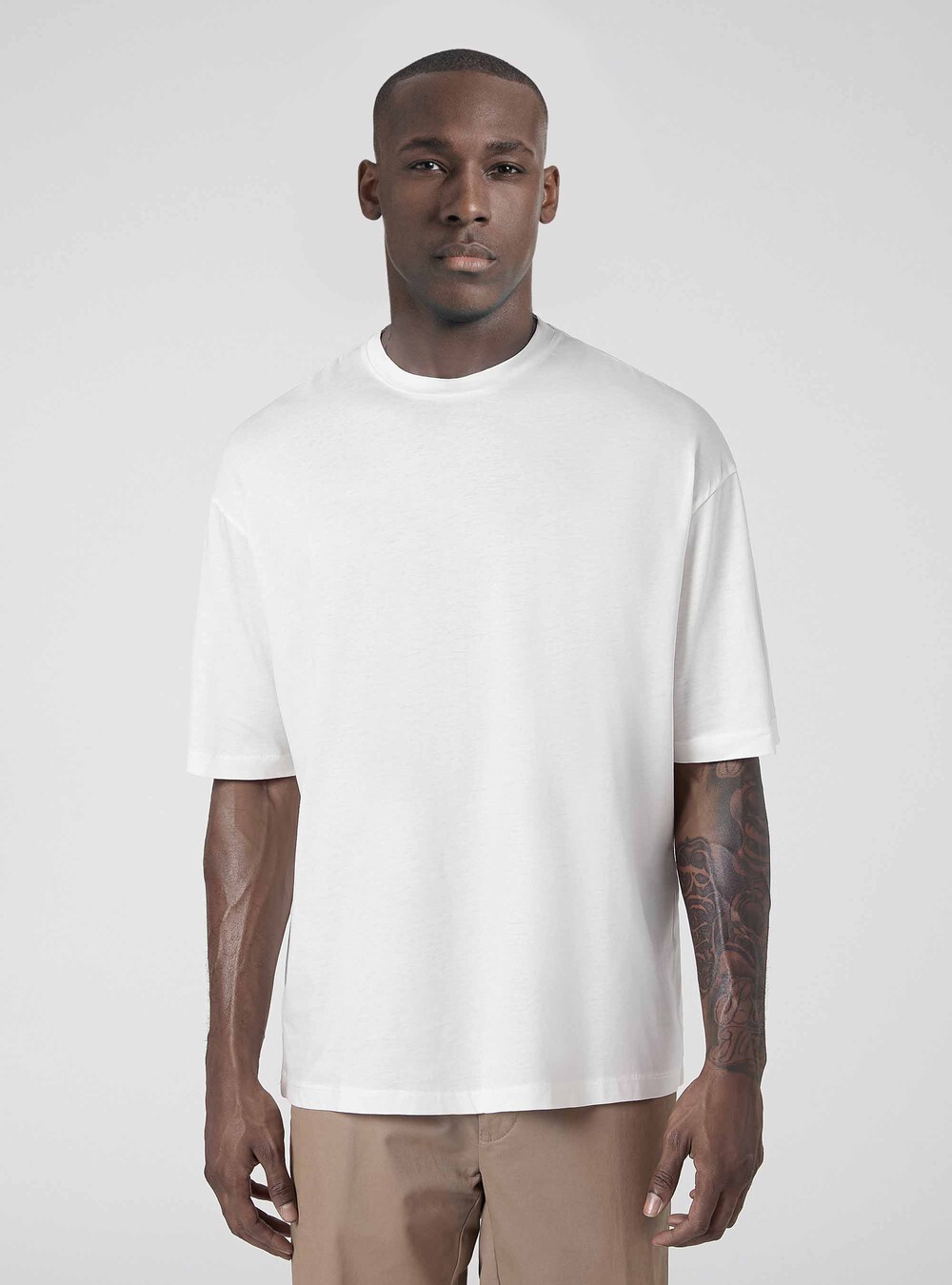 Camice misto cotone bianco piegoni pizzo macramè gancio dorato | vendita online su HOLYART Camice misto cotone bianco piegoni pizzo macramè gancio dorato | vendita online su HOLYART