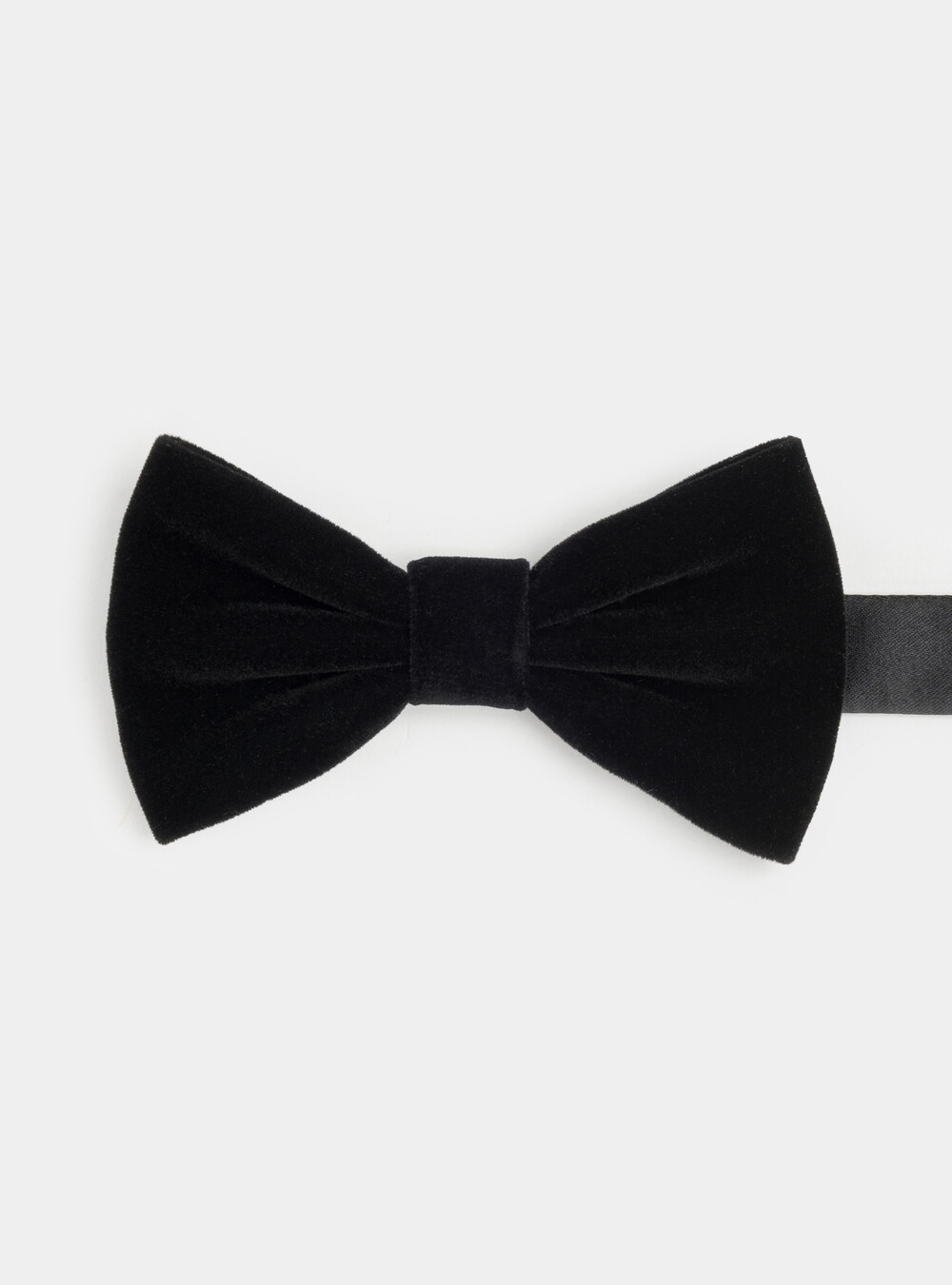 Papillon da uomo: guida completa a stile, camicia e nodo perfetto Papillon da uomo: guida completa a stile, camicia e nodo perfetto