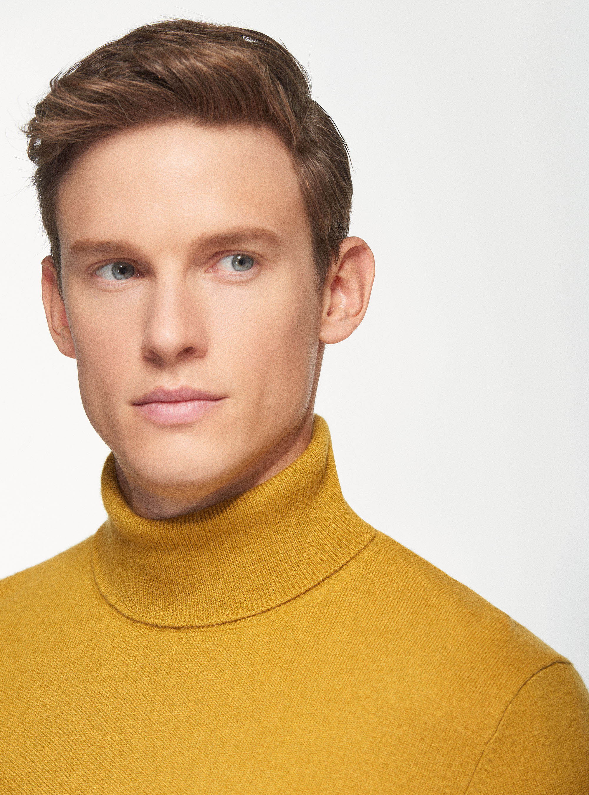 Turtleneck in 100% cashmere, SENAPE 0715C