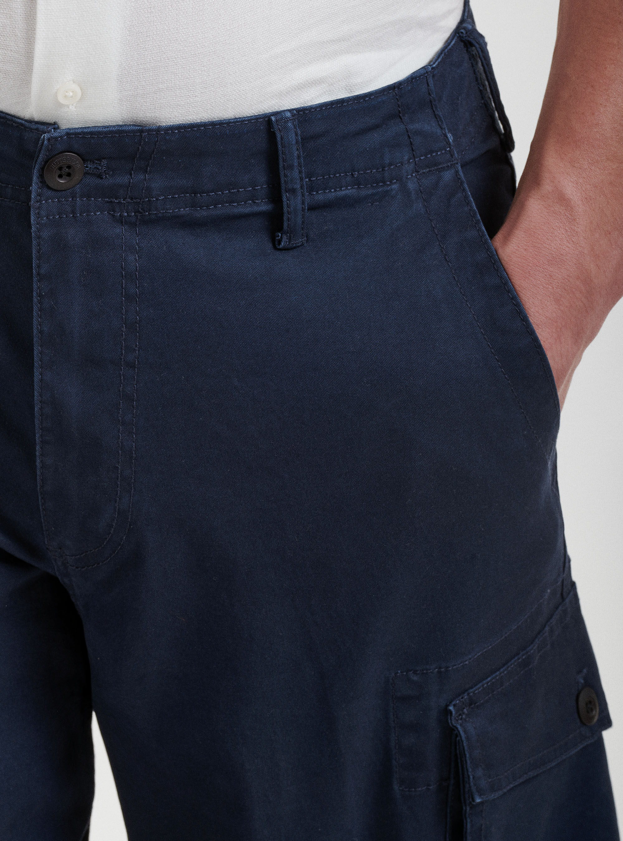 Bermuda con tasconi laterali a cargo, BLU NAVY